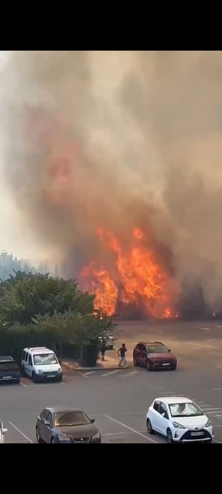Aparatós incendi a l'aeroport de Sabadell