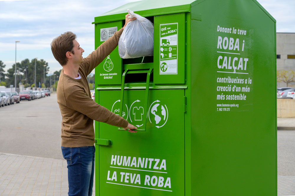 Tres tones de roba usada recollida a Ullastrell