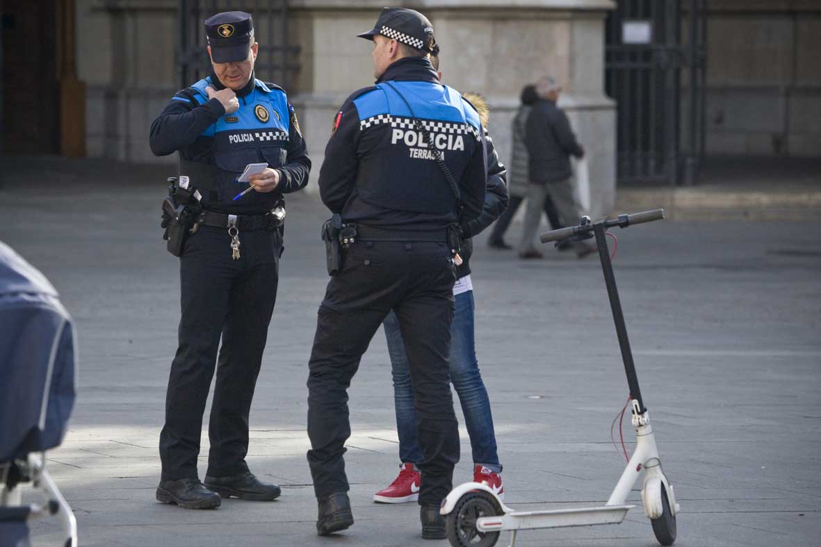 Una usuària de patinet dona dades falses a la policia de Terrassa