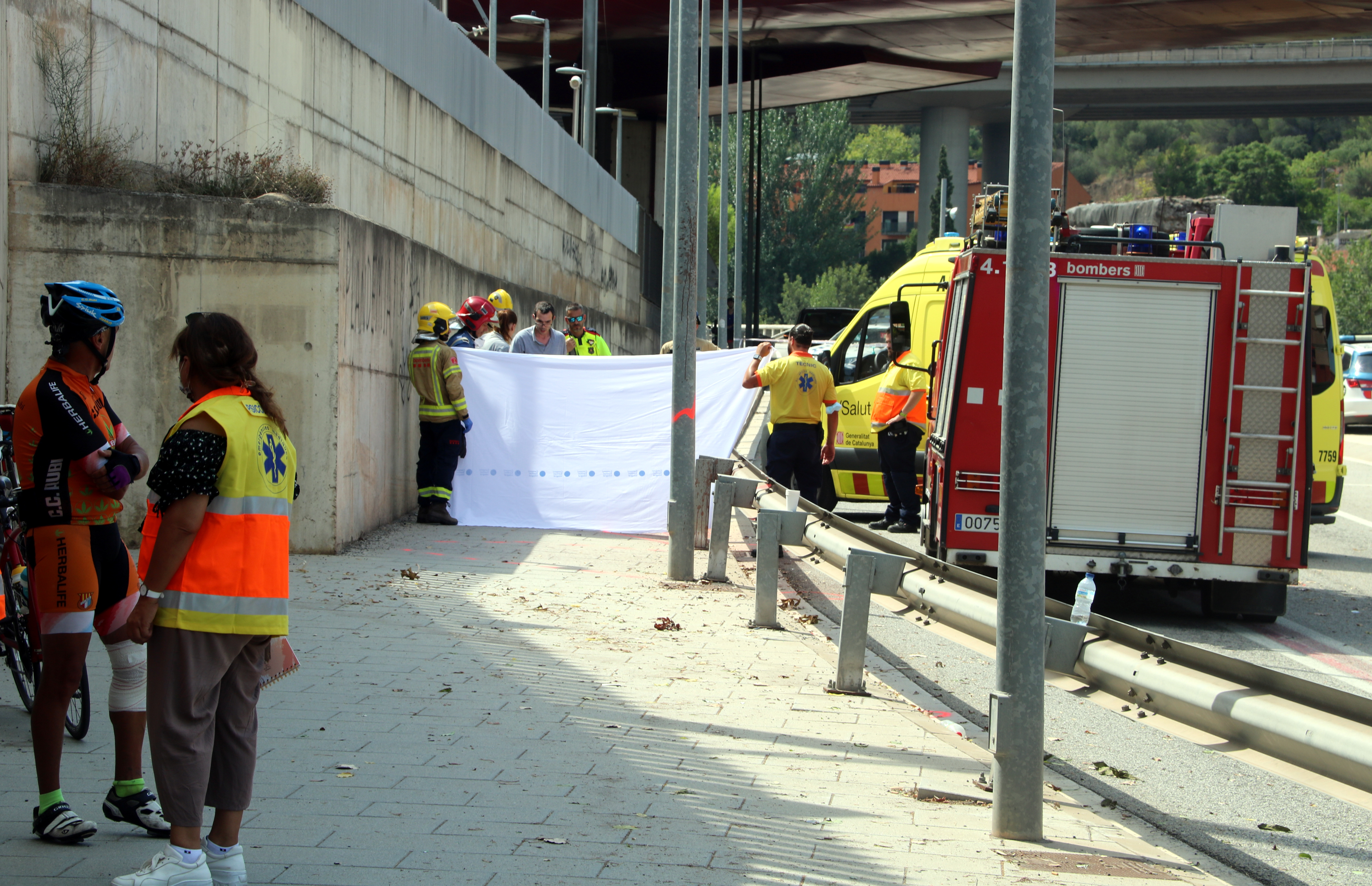 Dos ciclistes morts i tres ferits en un atropellament múltiple a Castellbisbal