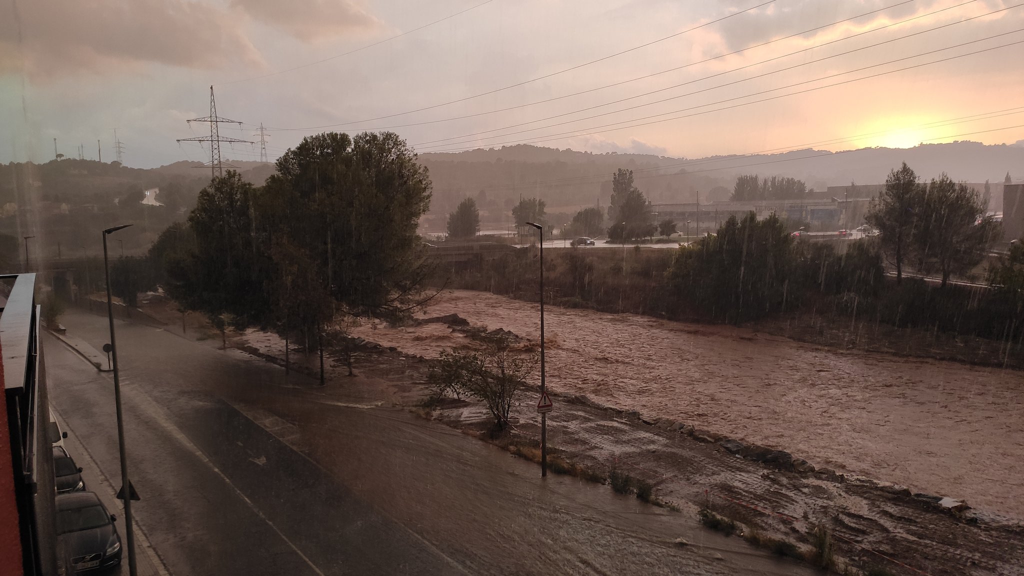 Gairebé 5.000 trucades al Vallès Occidental per episodis meteorològics