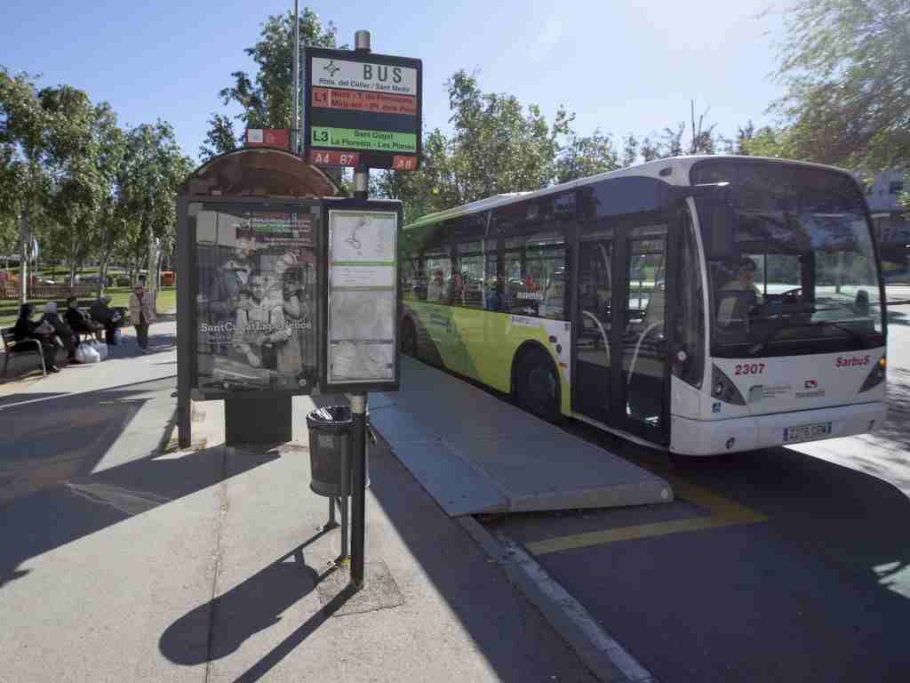 Sant Cugat redueix a la meitat el preu de la targeta d’autobús