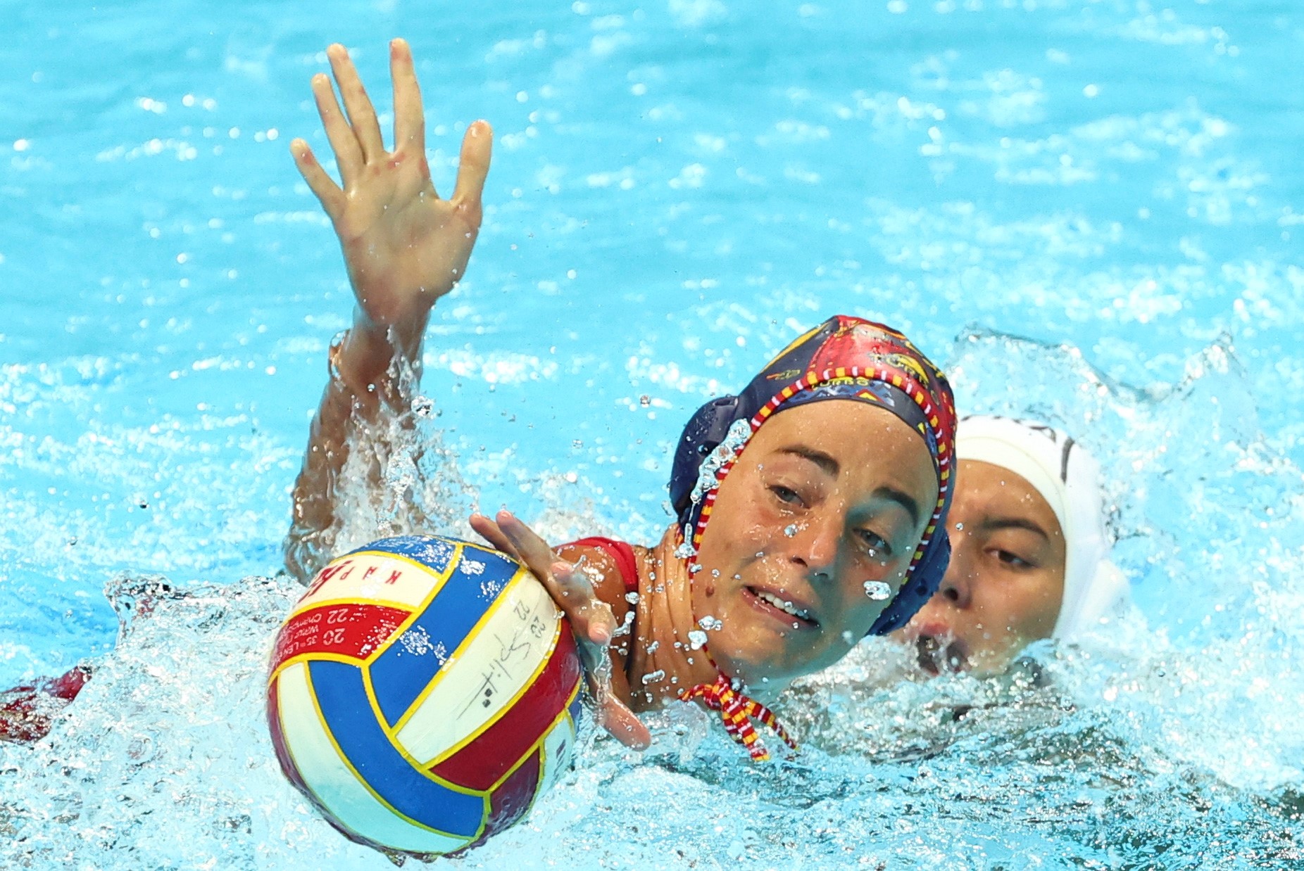 La selecció femenina de waterpolo goleja Eslovàquia