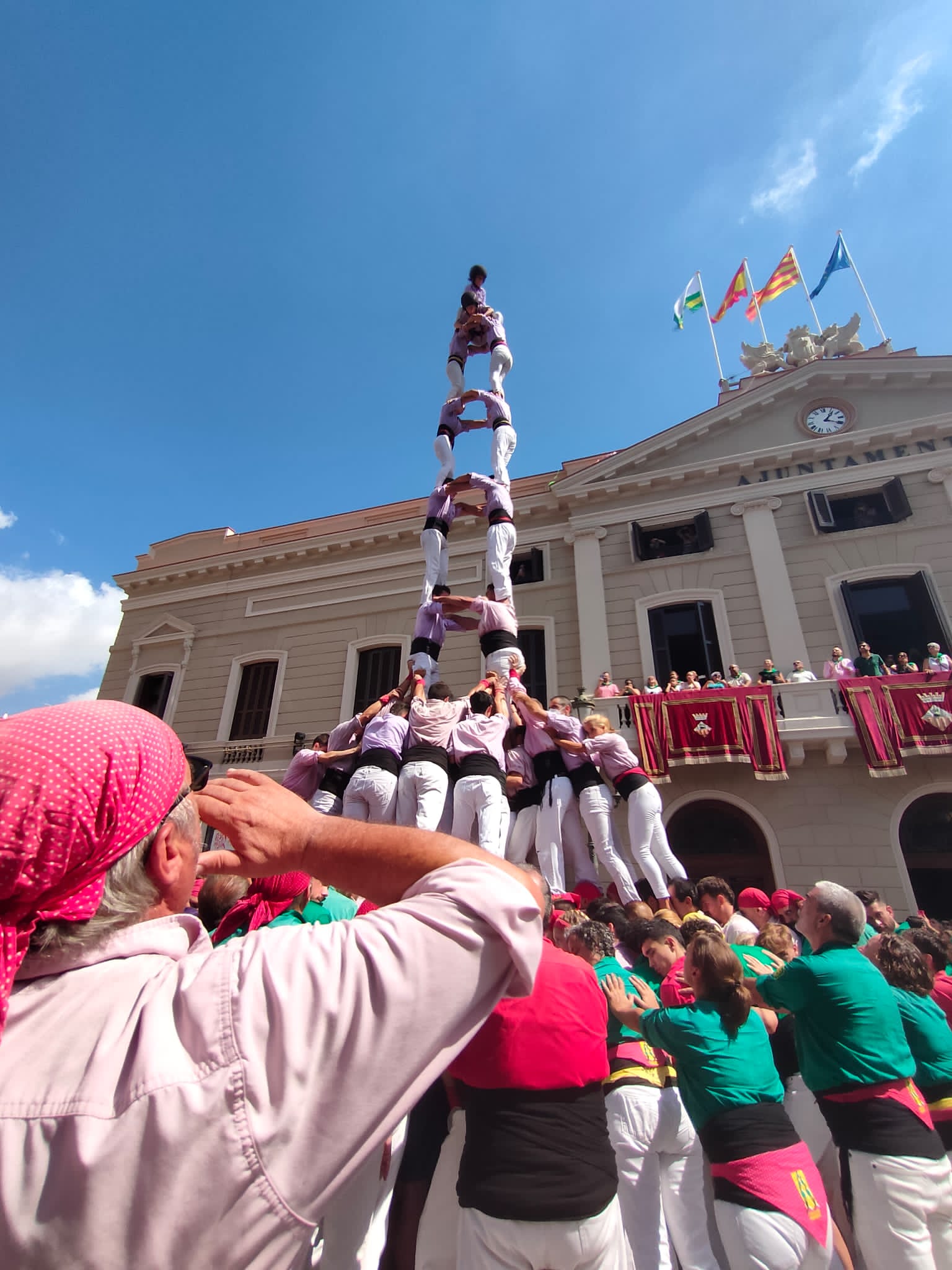 Els Minyons de Terrassa descarreguen el castell de 9 a Sabadell