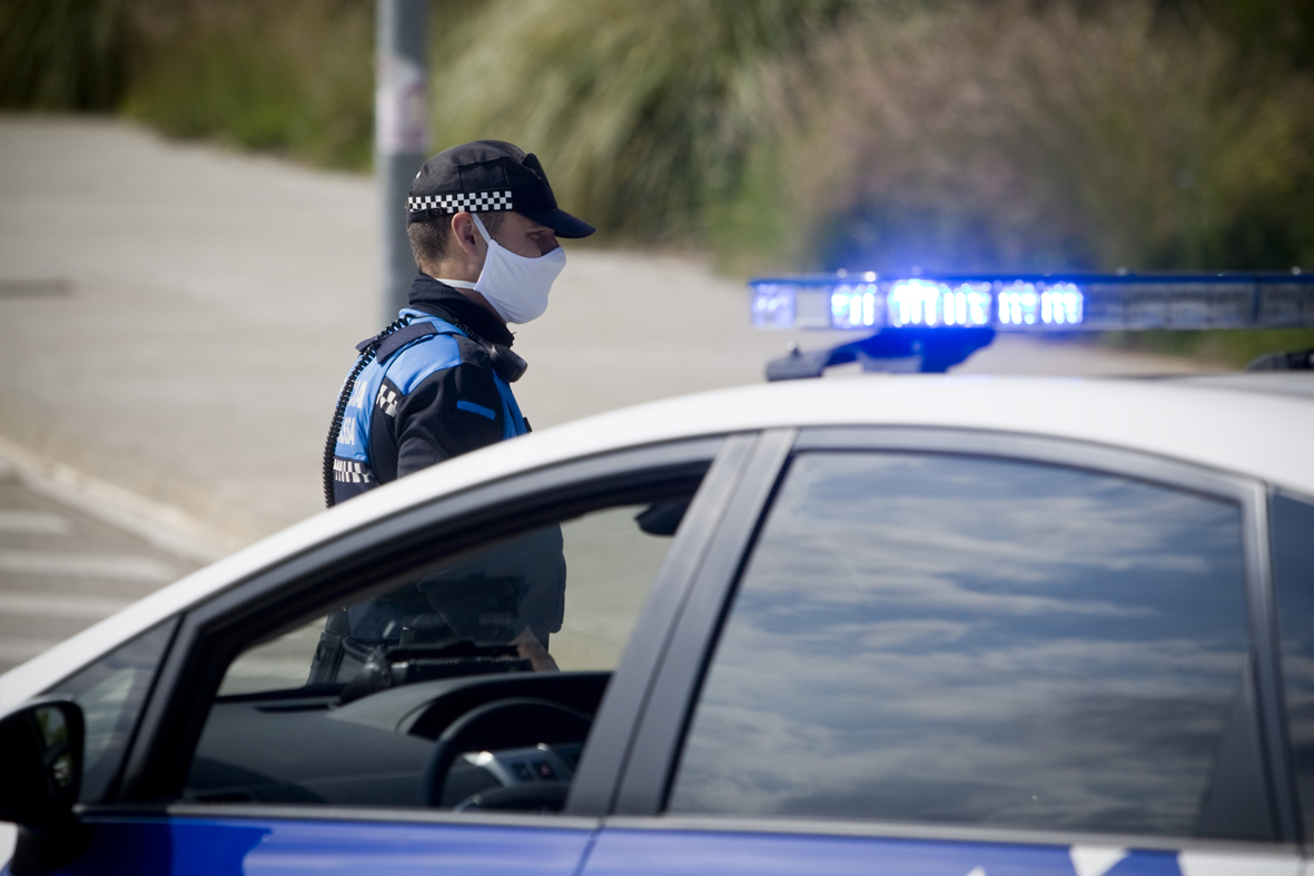 Un lladre agredeix un comerciant per robar un electrodomèstic a Terrassa