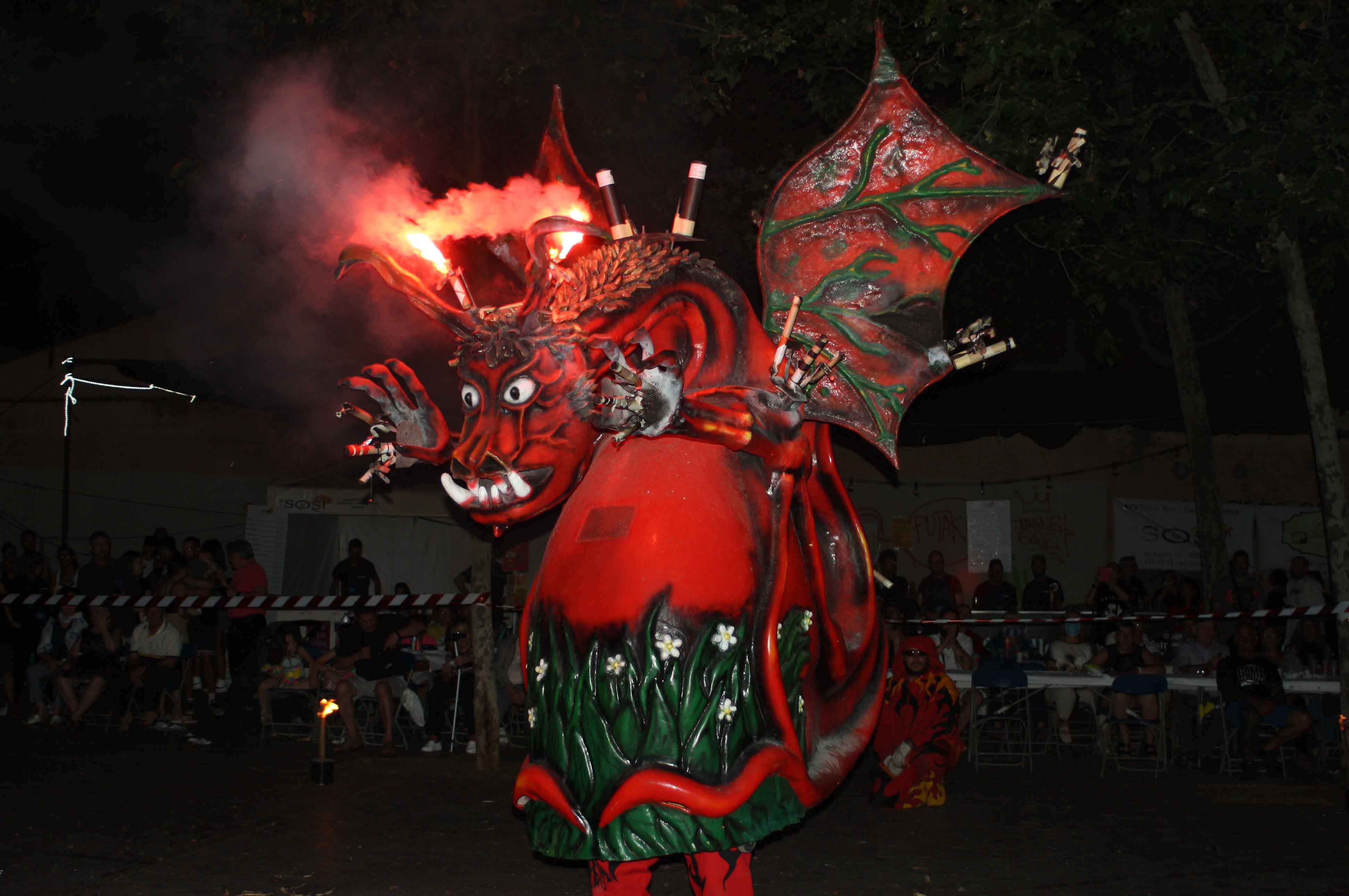 Gran trobada de bèsties de foc a Terrassa