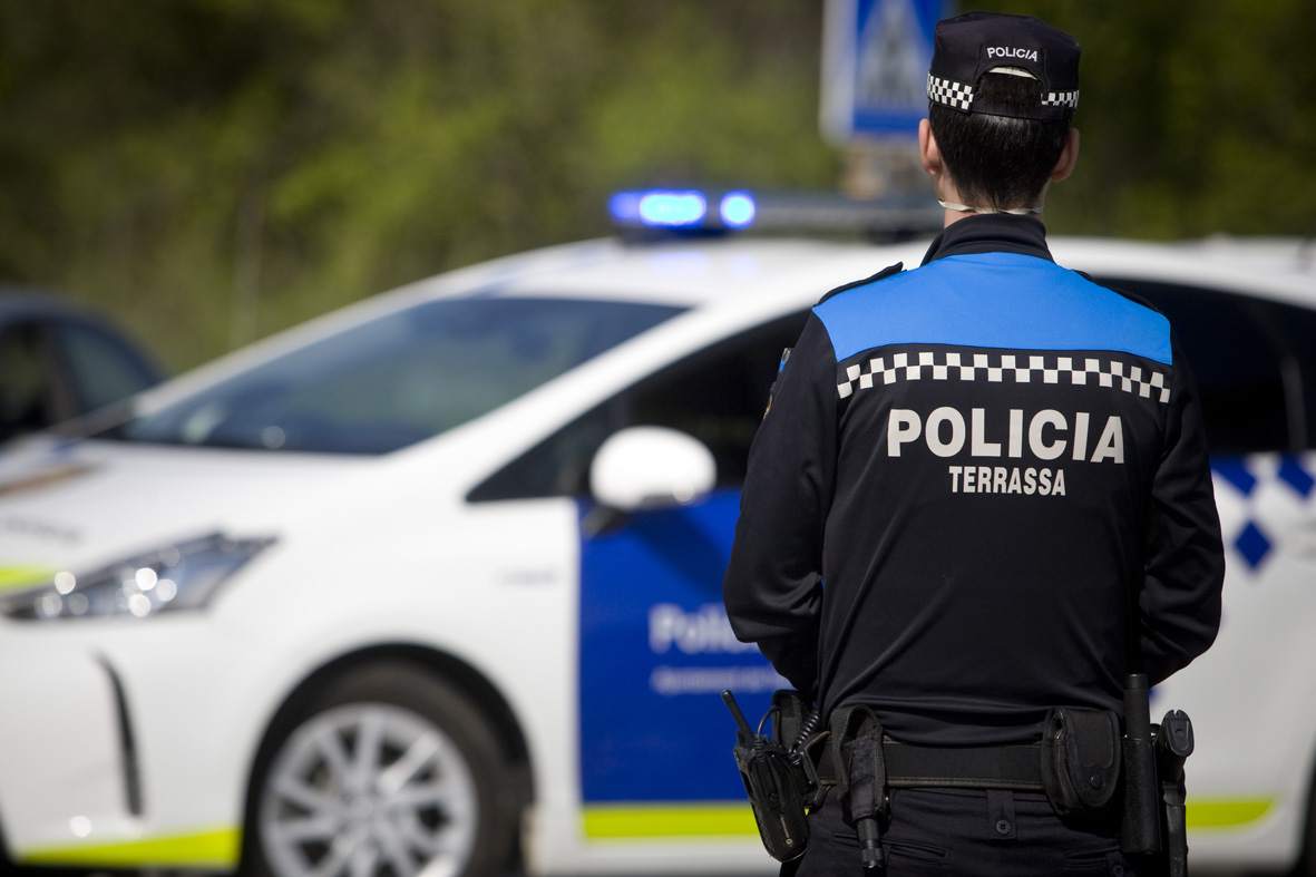 Detingut a Terrassa per robar en un vehicle estacionat