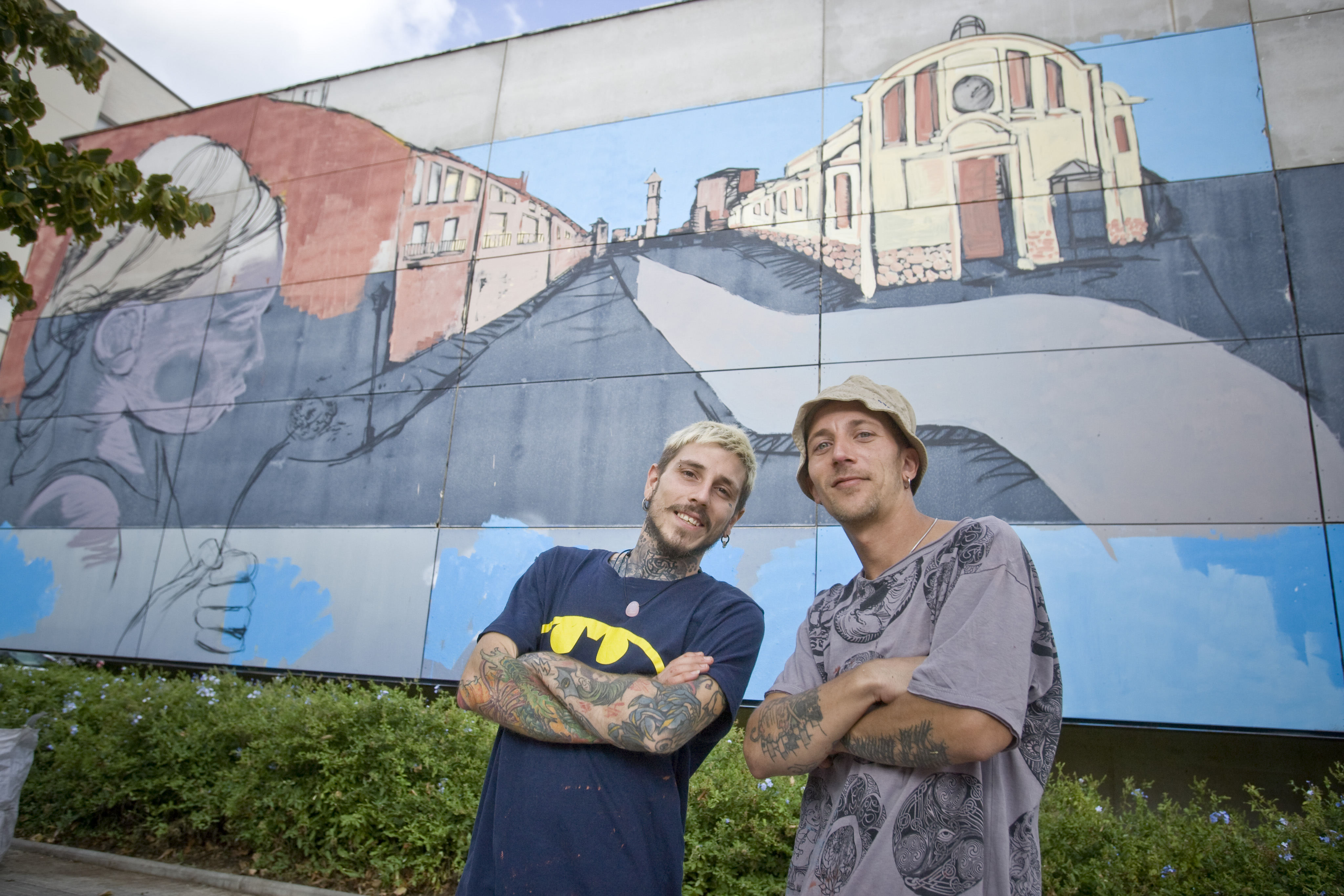Un gran mural de grafits en un casal cívic de Terrassa