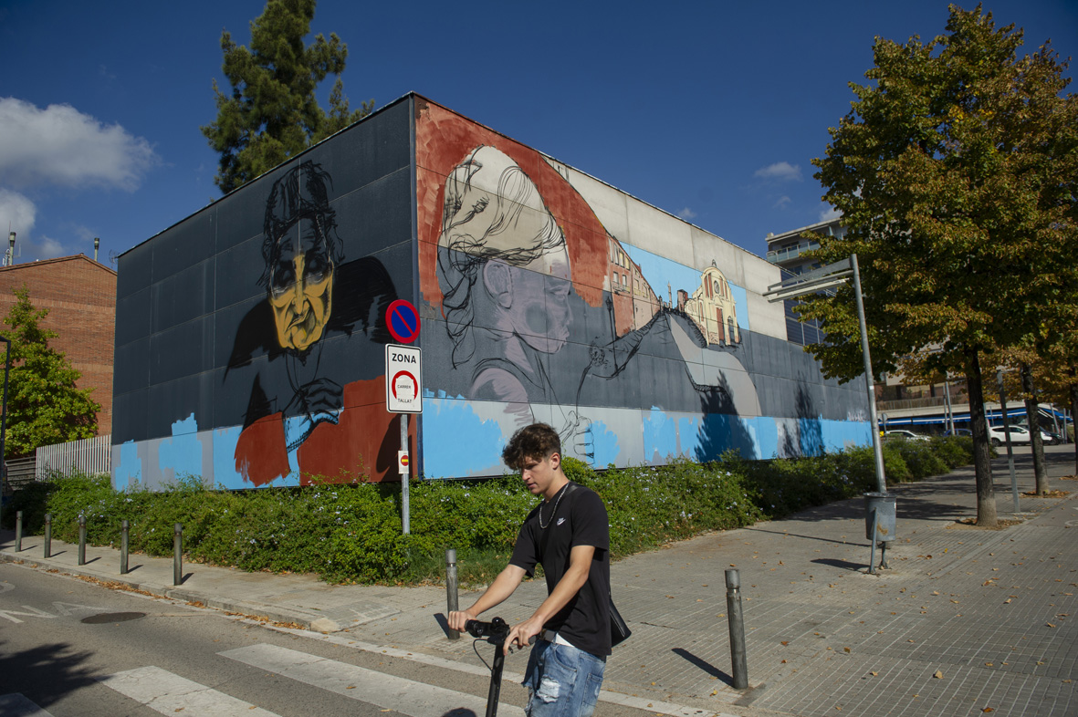 FOTOS | Gran mural al casal de barri de Sant Pere de Terrassa