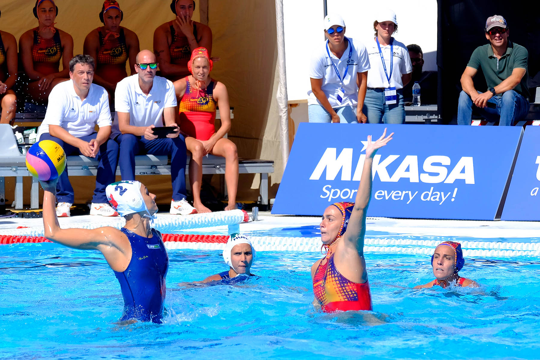 Espanya guanya la Lliga Mundial femenina de waterpolo