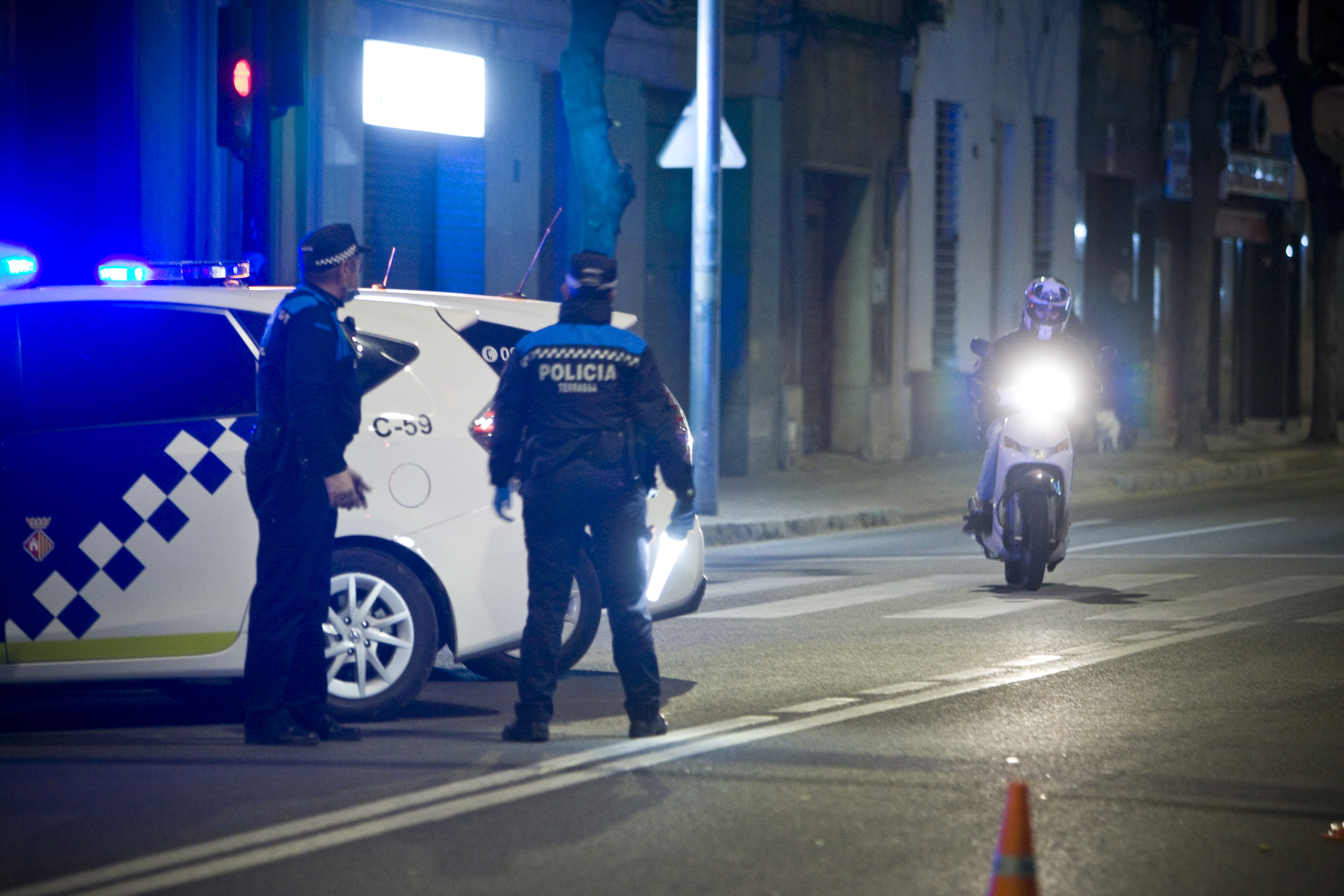 Operatiu policial amb 130 identificats al carrer del Duero