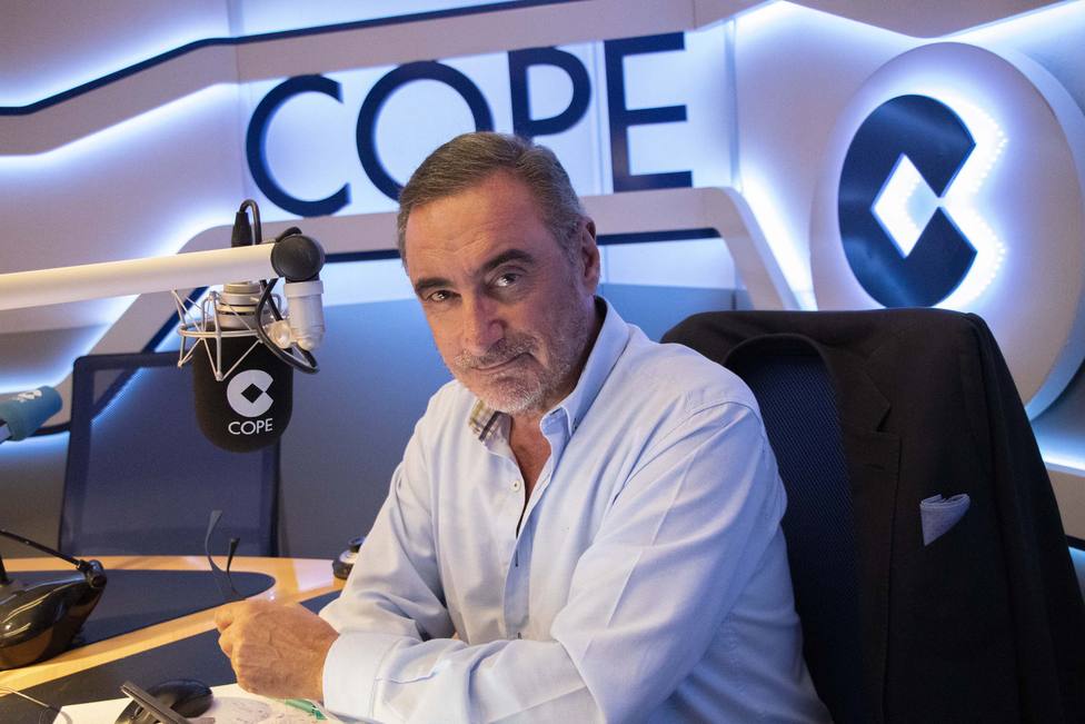 Arriba la gespa de l'Estadi Olímpic - 