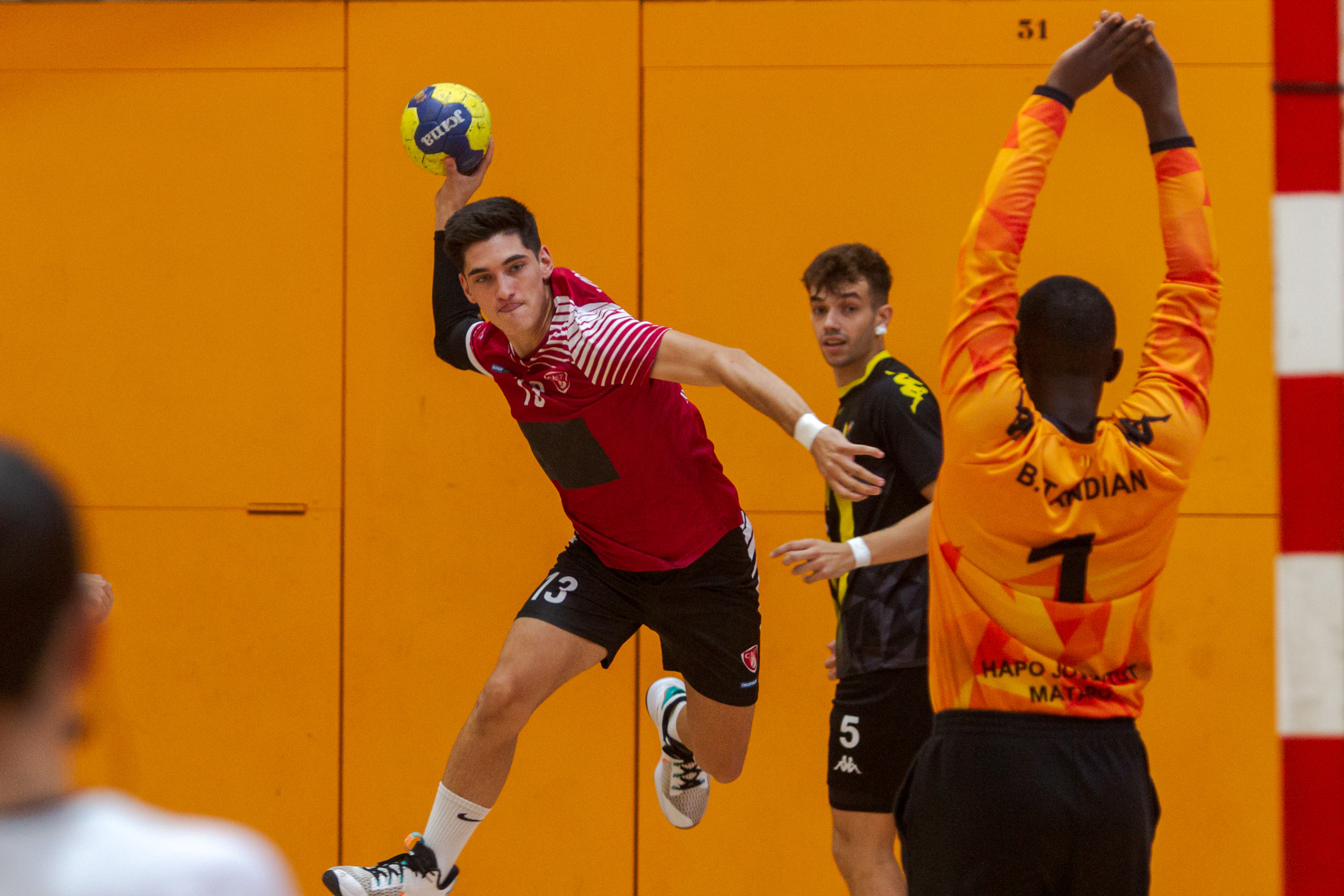 L'Handbol Terrassa perd per 31 a 32 davant l'OAR Gràcia de Sabadell