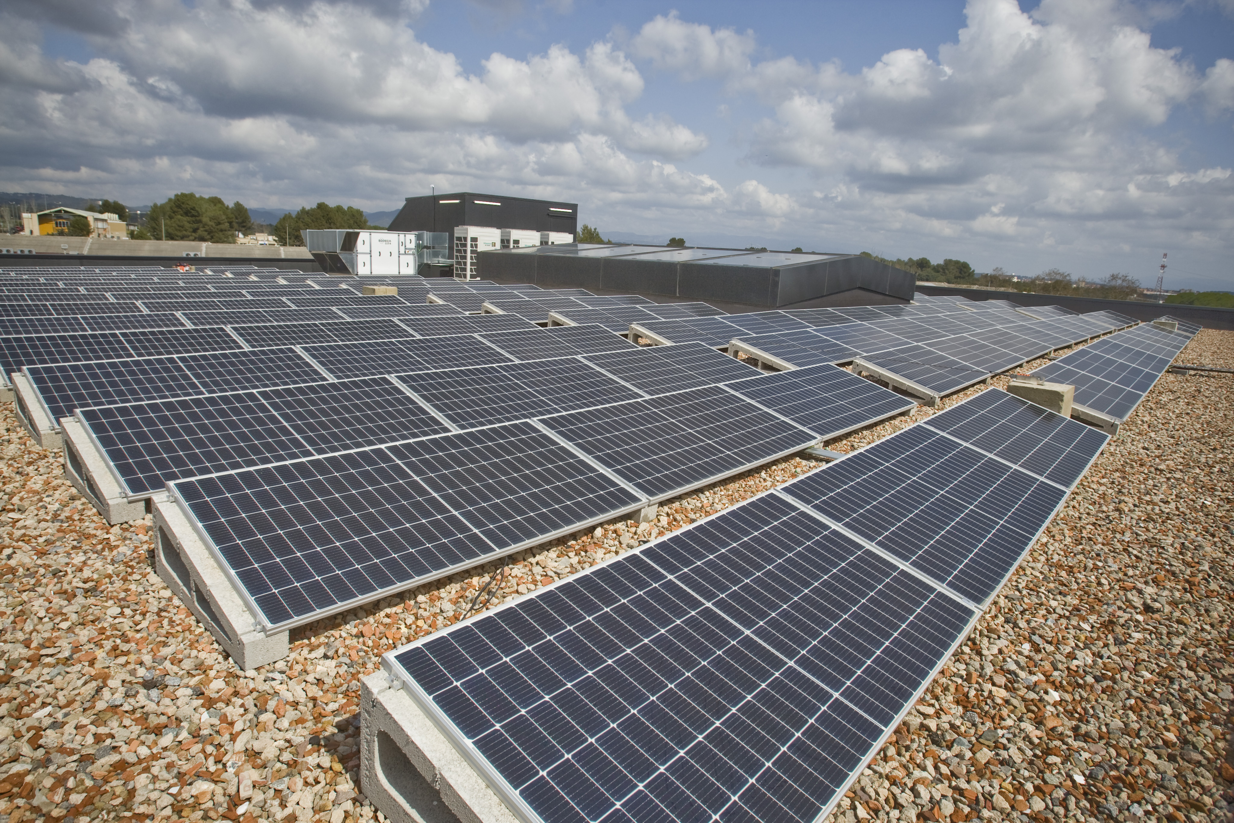 Un projecte a Terrassa per instal·lar energia solar a indústries