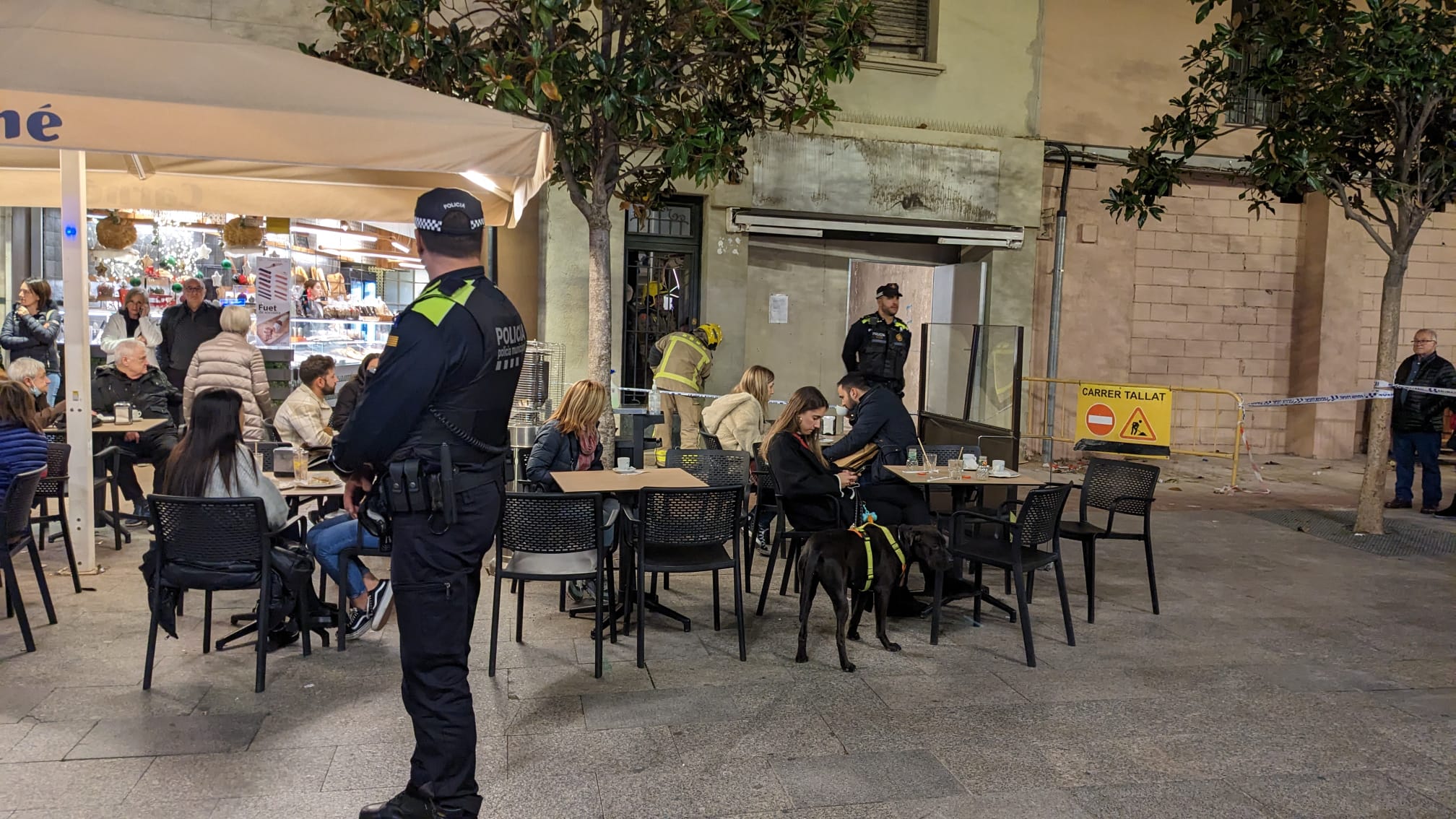 Un treballador cau d'un segon pis a Terrassa