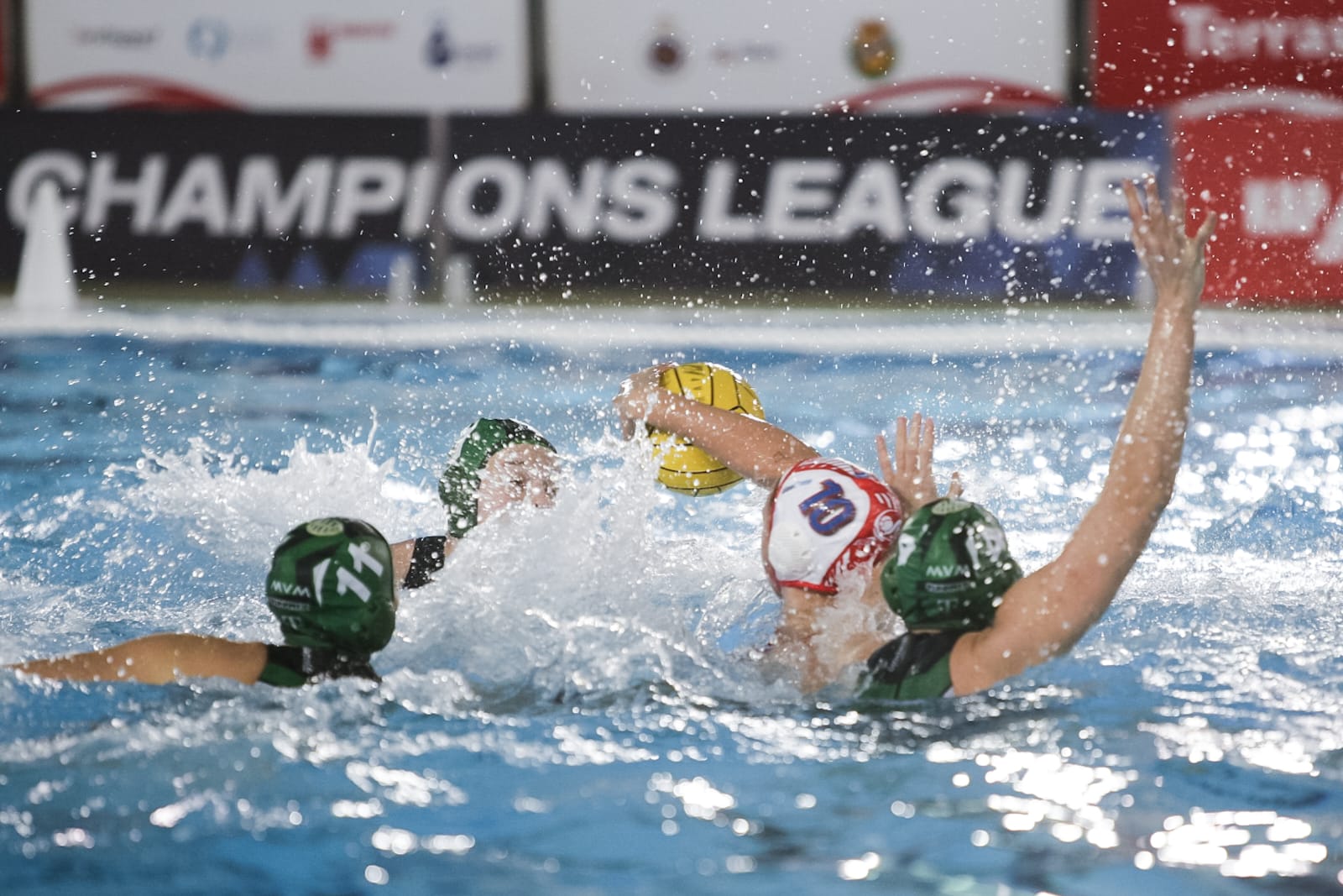 El CN Terrassa guanya 9-7 el Ferencvaros i tot es decidirà a Budapest
