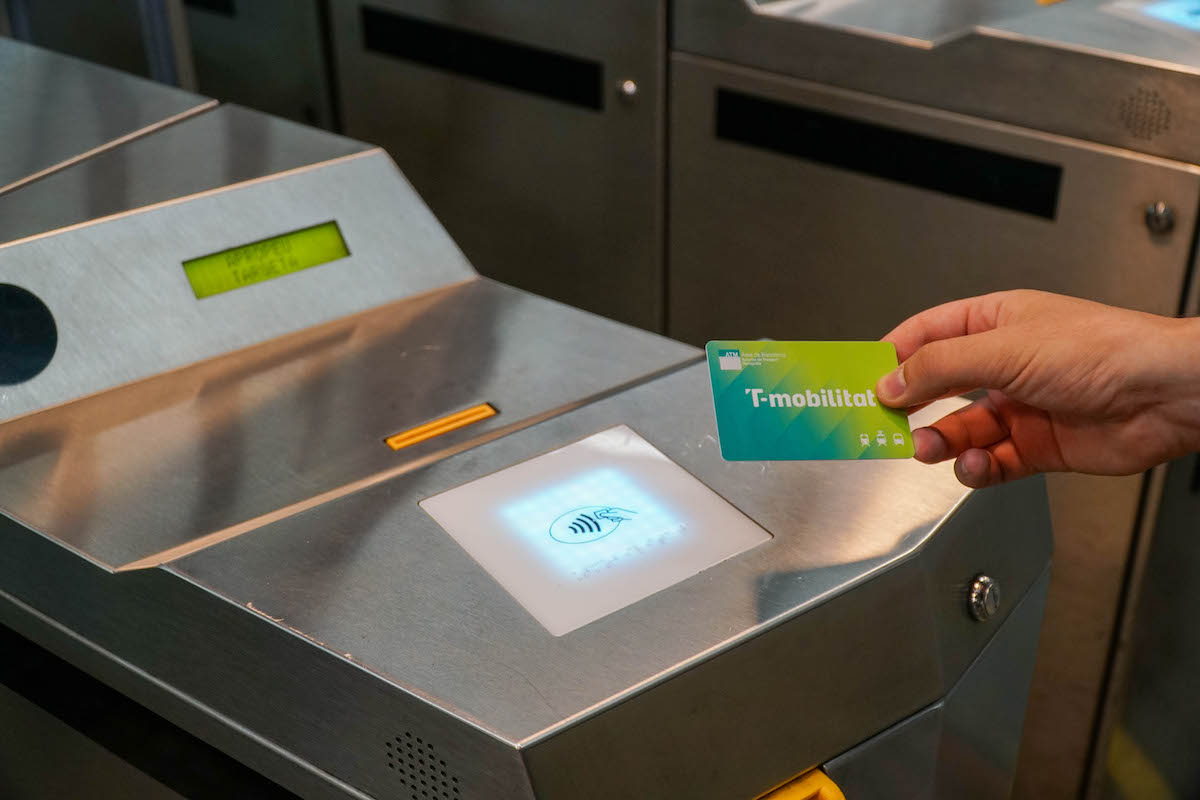 La validació de la T-mobilitat amb iPhone ja està disponible per a tots els usuaris