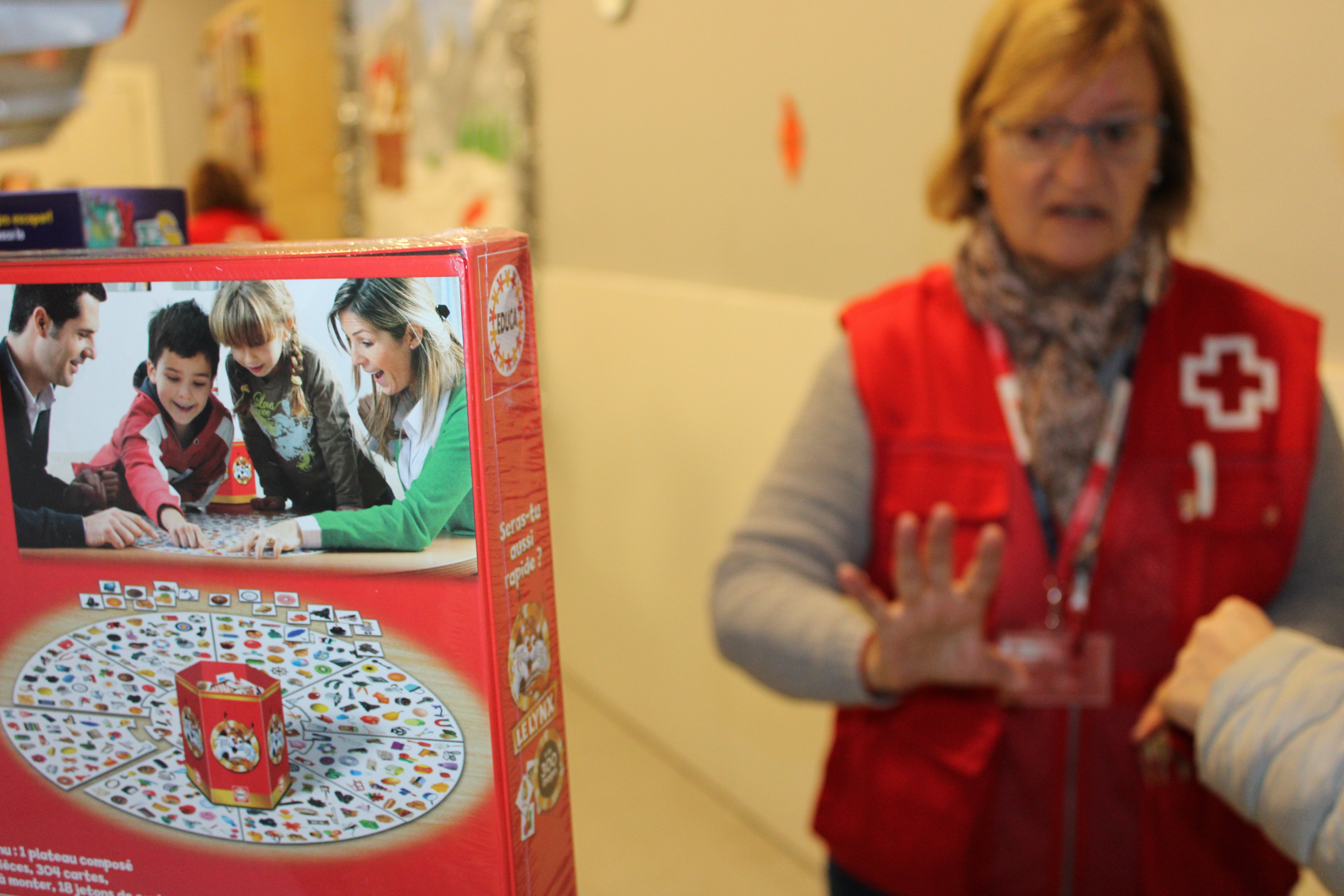 La Creu Roja reparteix joquines a 457 infants de Sabadell