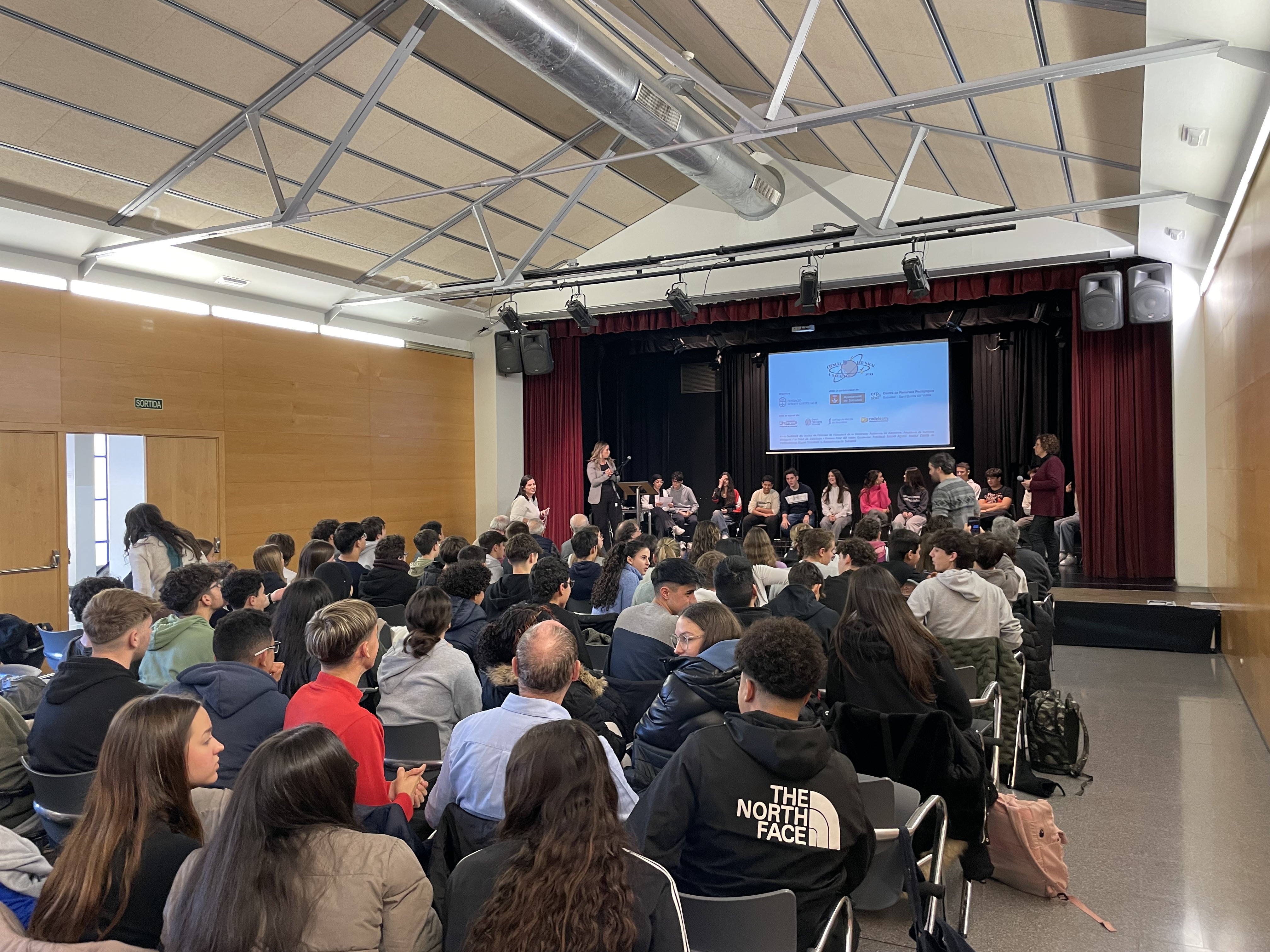 Un trimestre, un centenar d’alumnes i molts dubtes resolts sobre la radiació