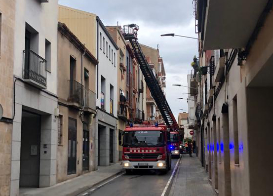 Talls de trànsit per un incendi al Centre de Terrassa