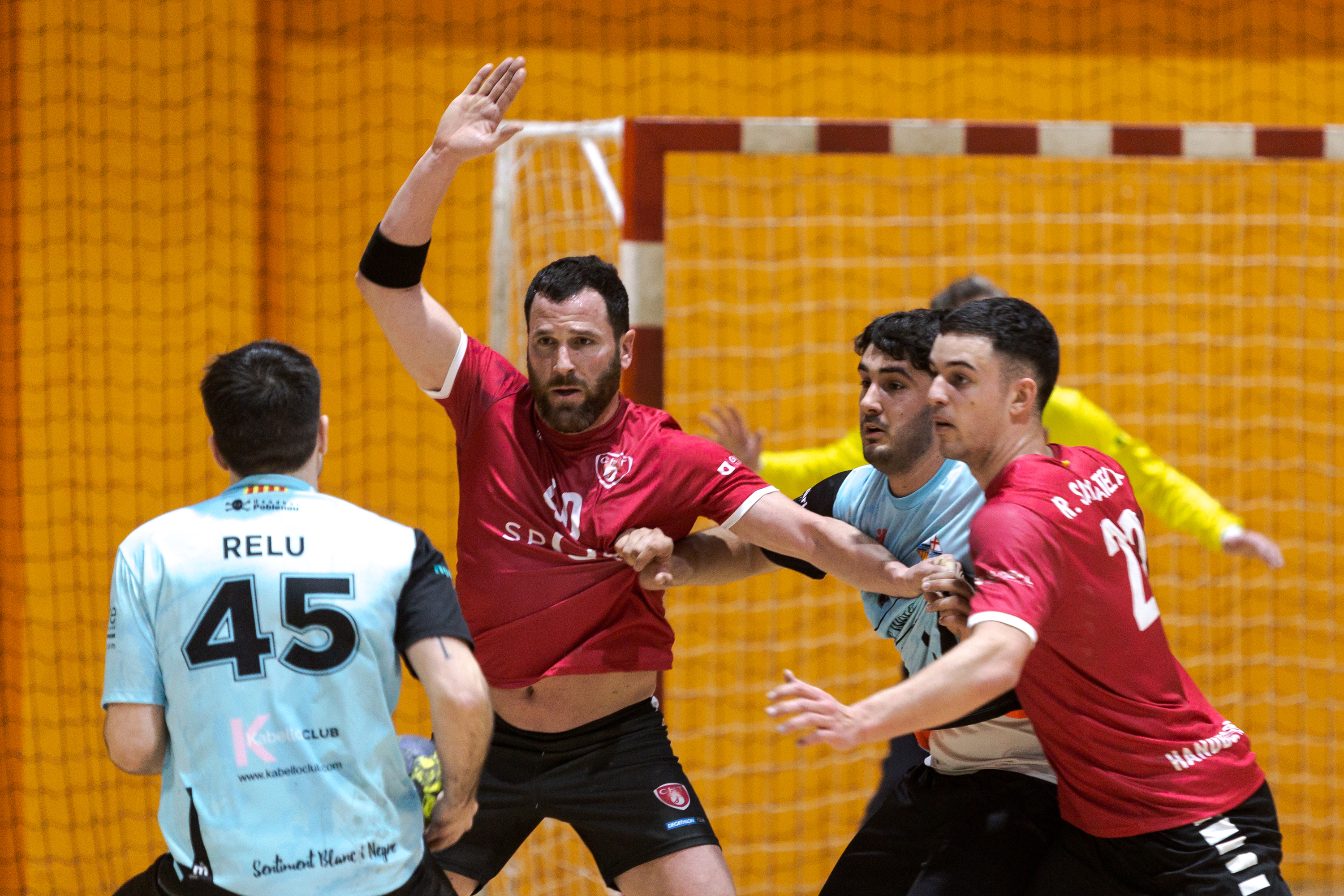 L'Handbol Terrassa cau a casa davant del Poblenou
