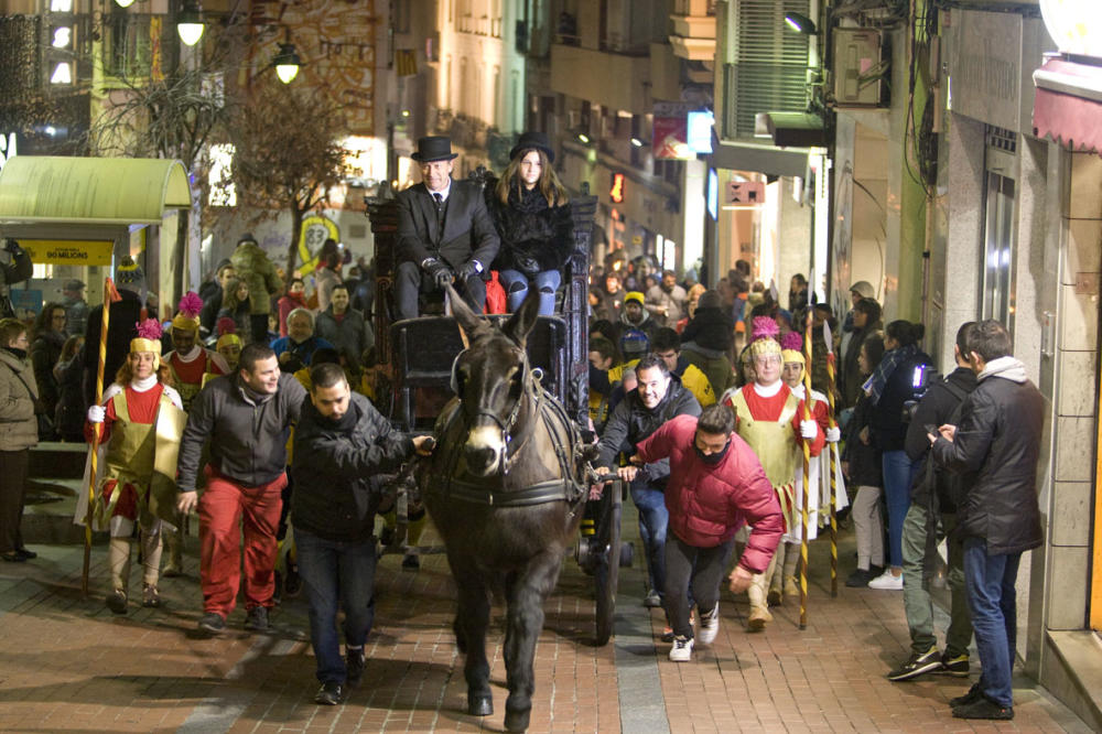 El cavall de Carnestoltes atia la picabaralla entre animalistes i comparses