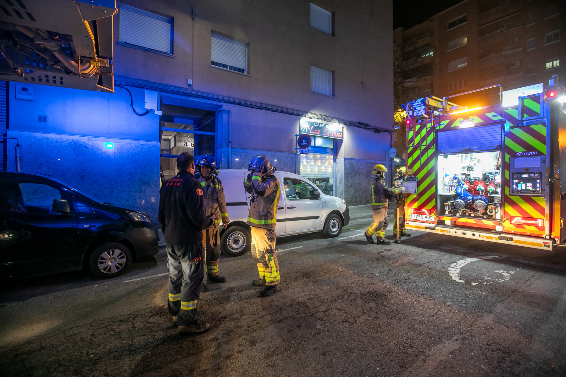Una torrada cremada provoca un ampli desplegament dels Bombers