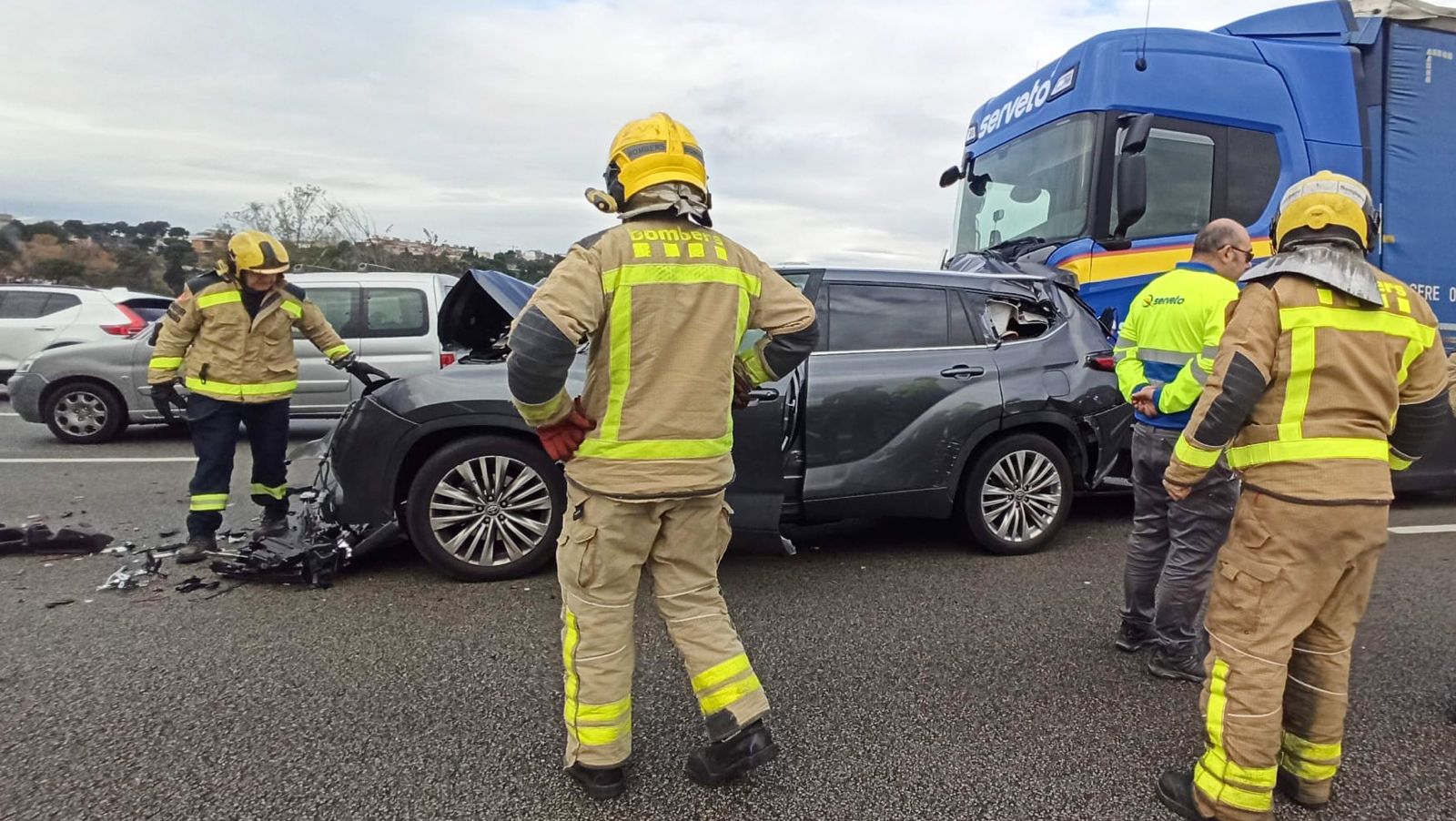 FOTOS | Aparatós accident múltiple a l'AP-7