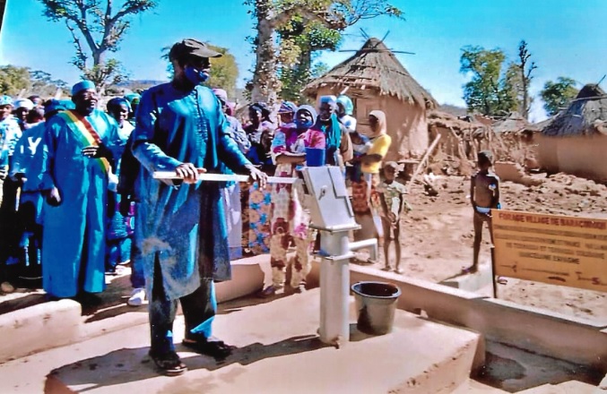 Terrassa fa un pou d'aigua potable a Mali