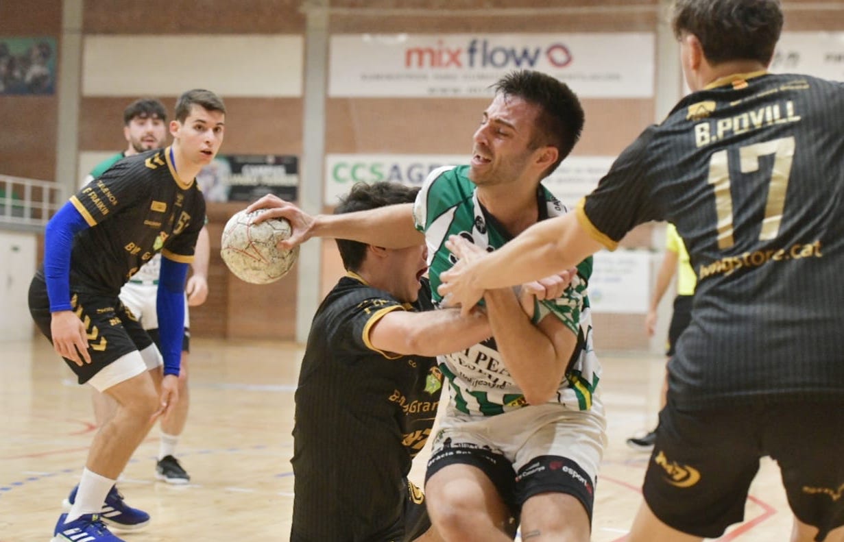 L'OAR Gràcia no pot amb el líder i el femení salva un punt d'or a l'últim sospir