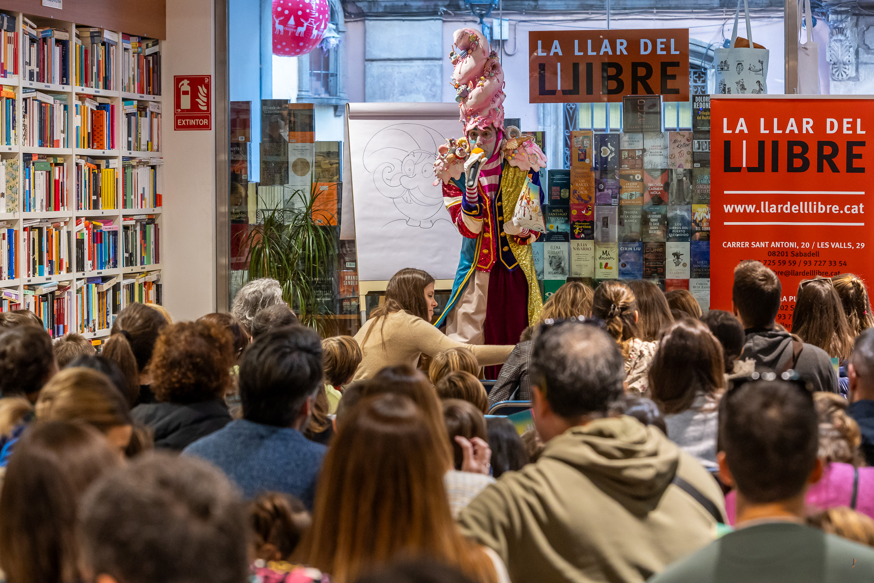 FOTOS | Gran expectació a la presentació del nou llibre d'El Llaminer
