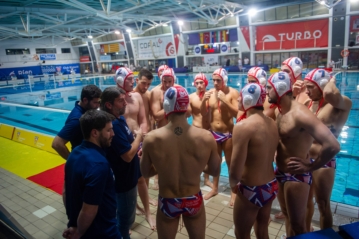 Greu ensopegada del CN Terrassa a la piscina del Canoe