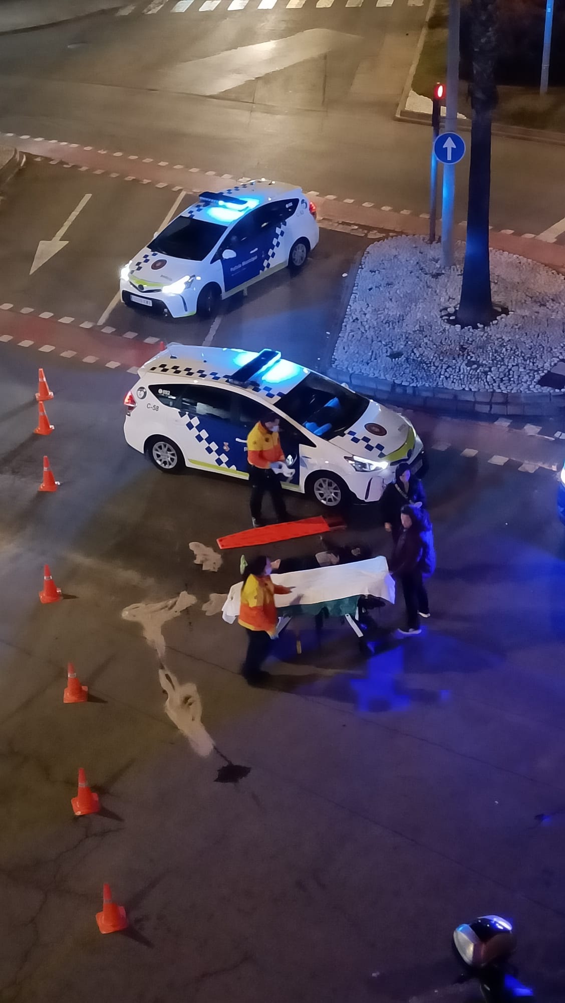 Accident entre una moto i un vehicle policial a Terrassa