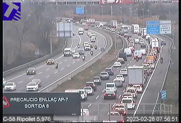 Retencions a la carretera i afectacions a l'L5 del bus urbà de Terrassa