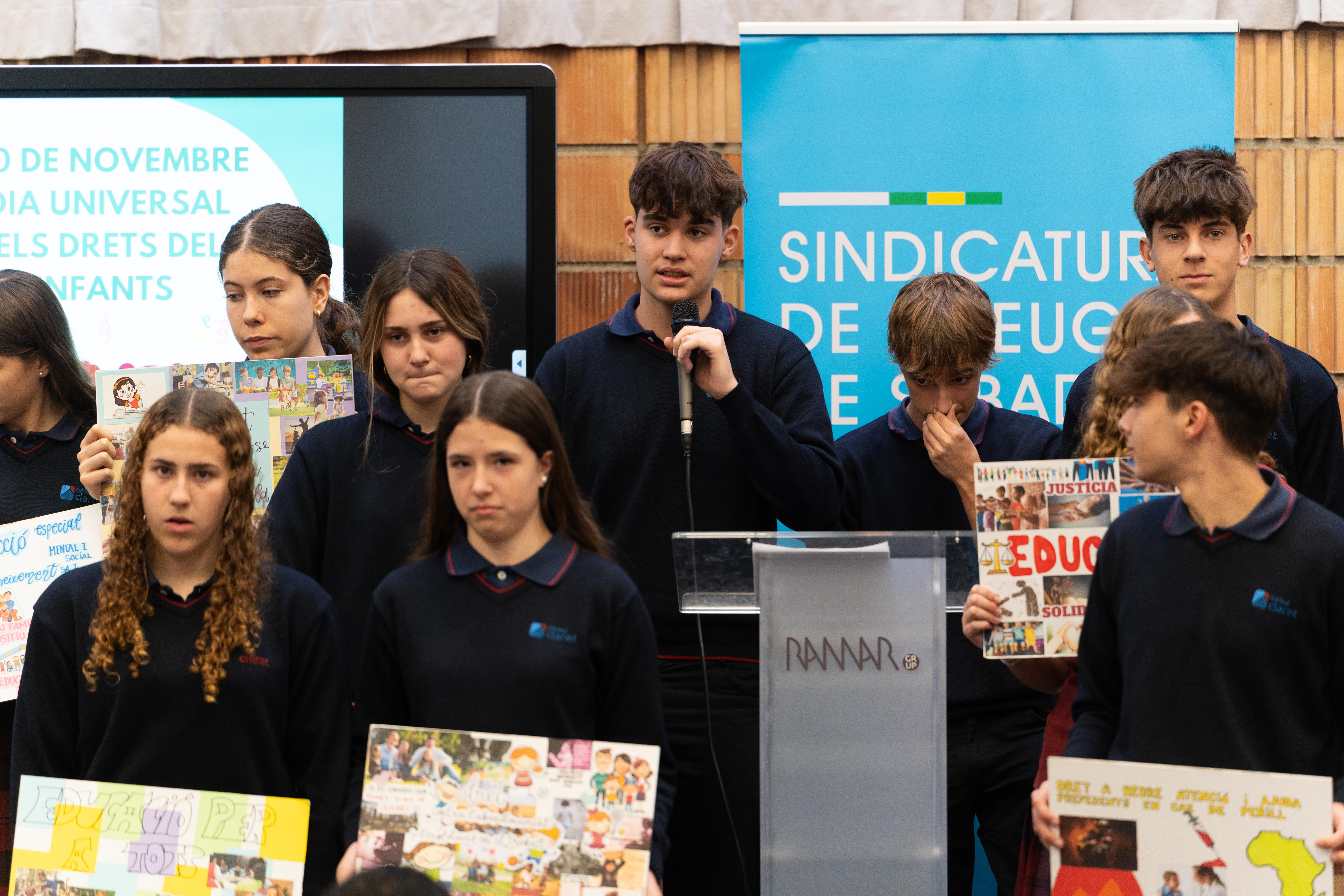 Alumnes de Sabadell commemoren el Dia Universal dels Drets dels Infants i Adolescents