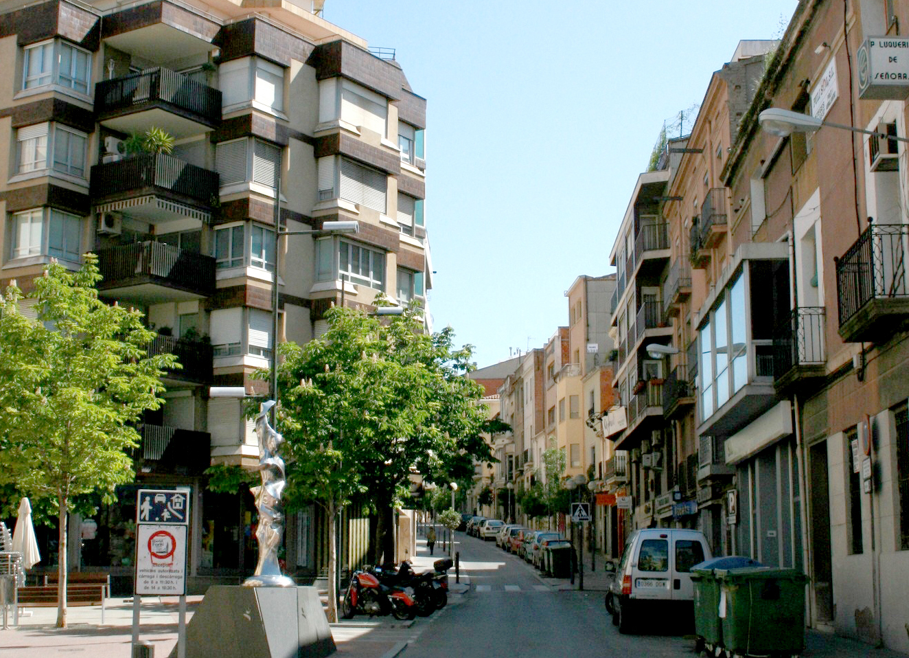 Multen un bar de Terrassa per excés de taules a l'exterior