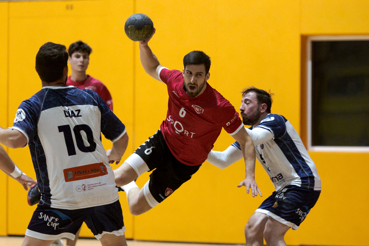 Punt d'or per a l'Handbol Terrassa davant del Sant Martí Adrianenc