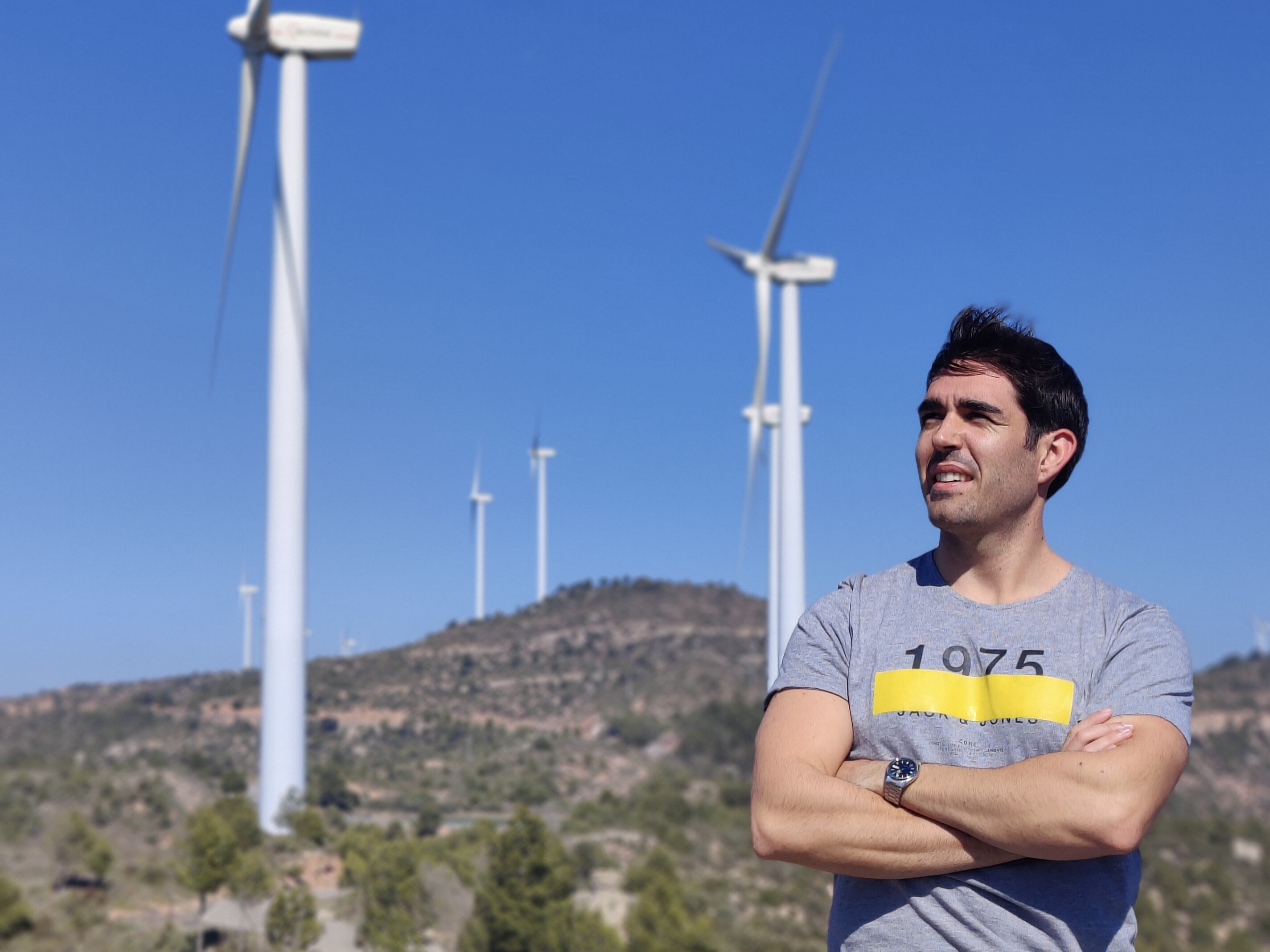 Un estudiant de l’Eseiaat crea un sistema per repotenciar els parcs eòlics amb menys aerogeneradors