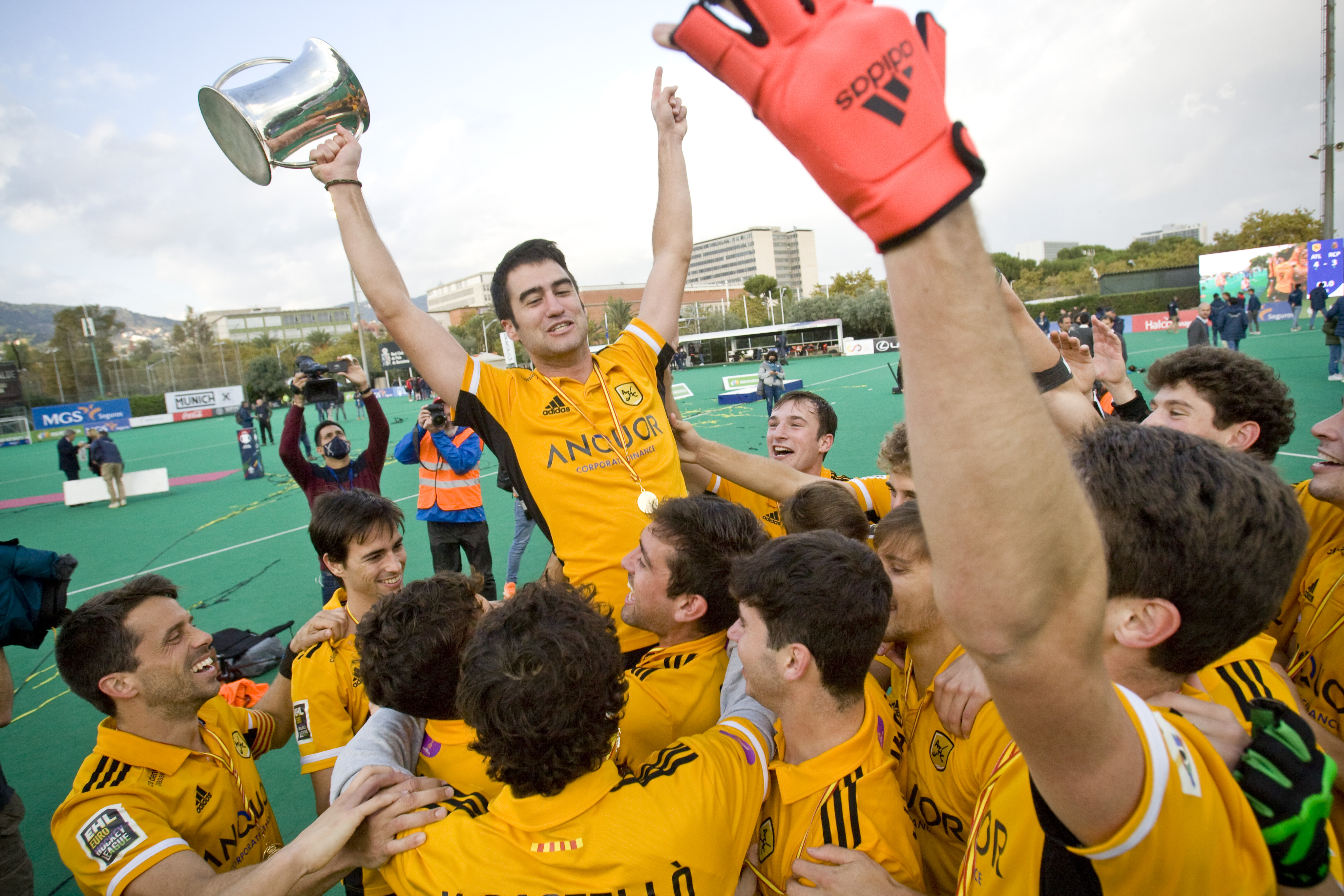 Tres equips terrassencs busquen la corona a la Copa del Rei de hockey