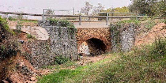 Retiren la canya a l’inici del torrent de Colobrers per evitar el risc d’inundació