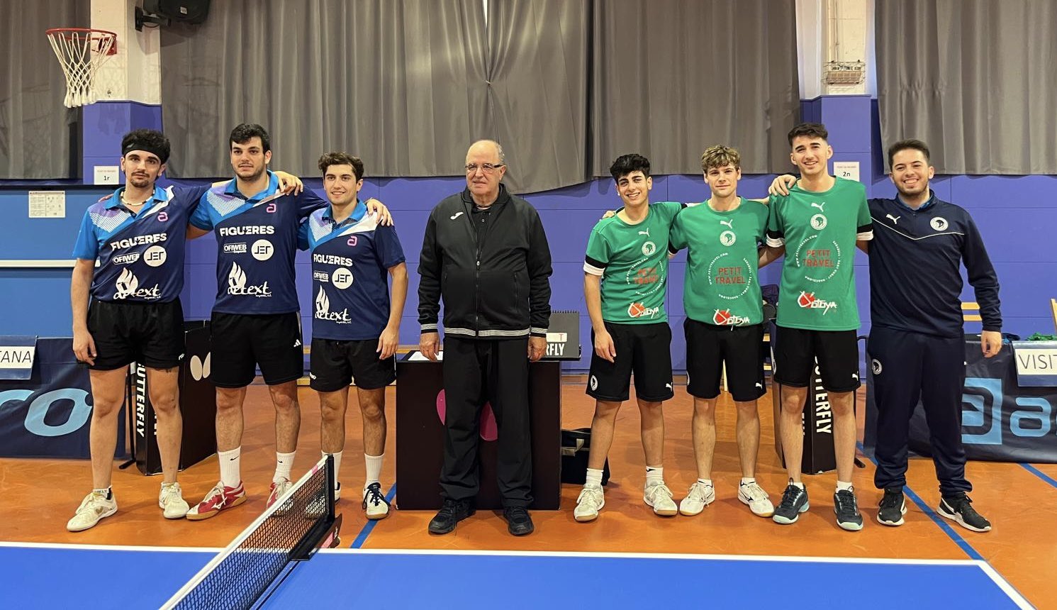 Cop sobre la taula del CNS Tennis Taula a Figueres