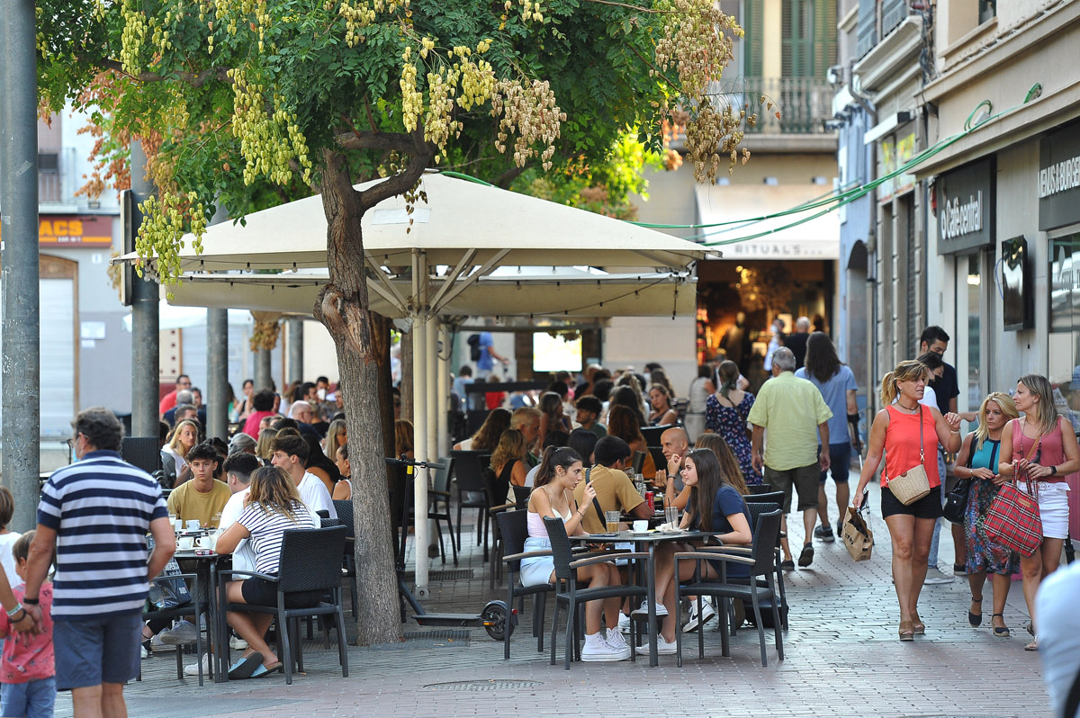 Tapa i copa de vi a la Plaça Vella per 6 euros