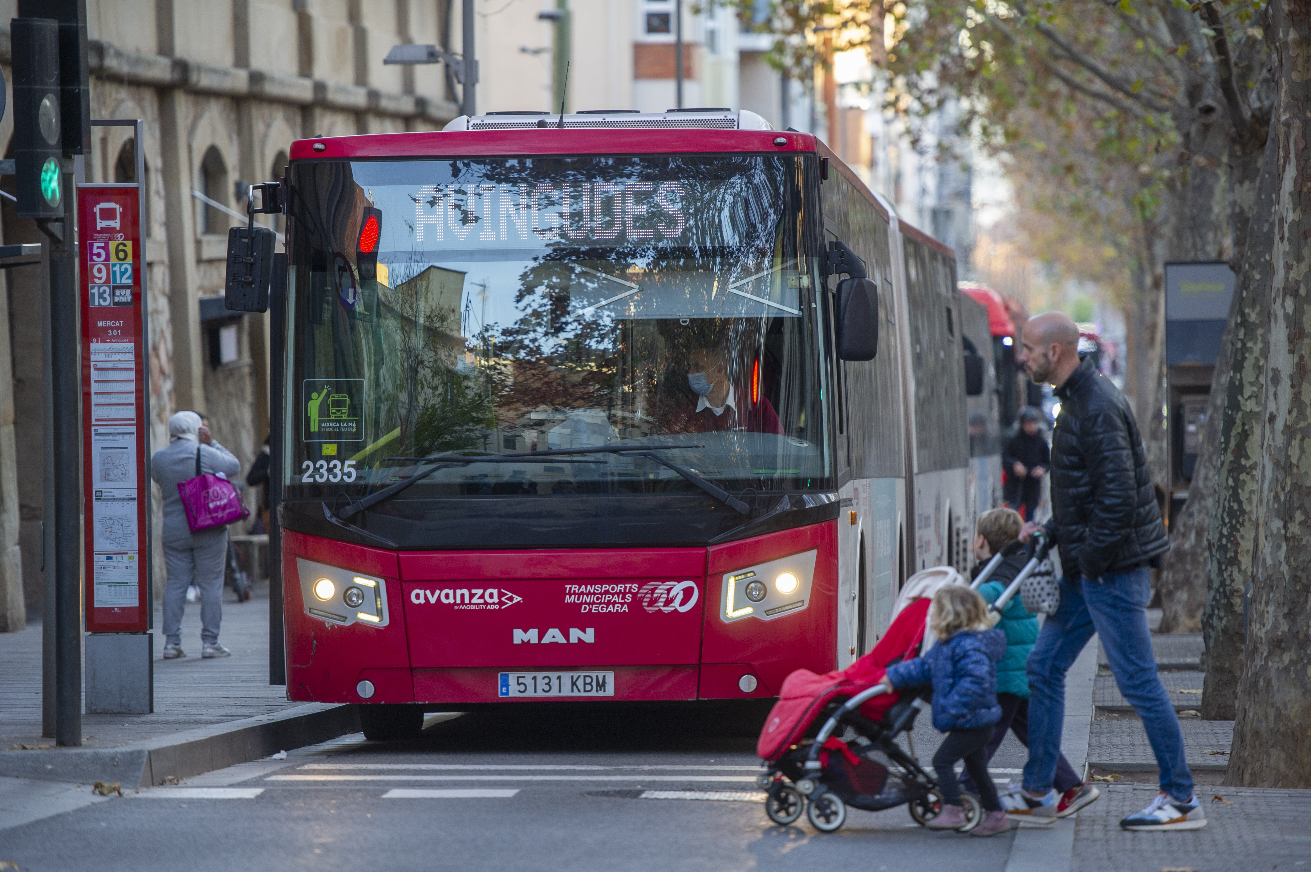 Impulsen la compra de deu busos híbrids i dos d’elèctrics