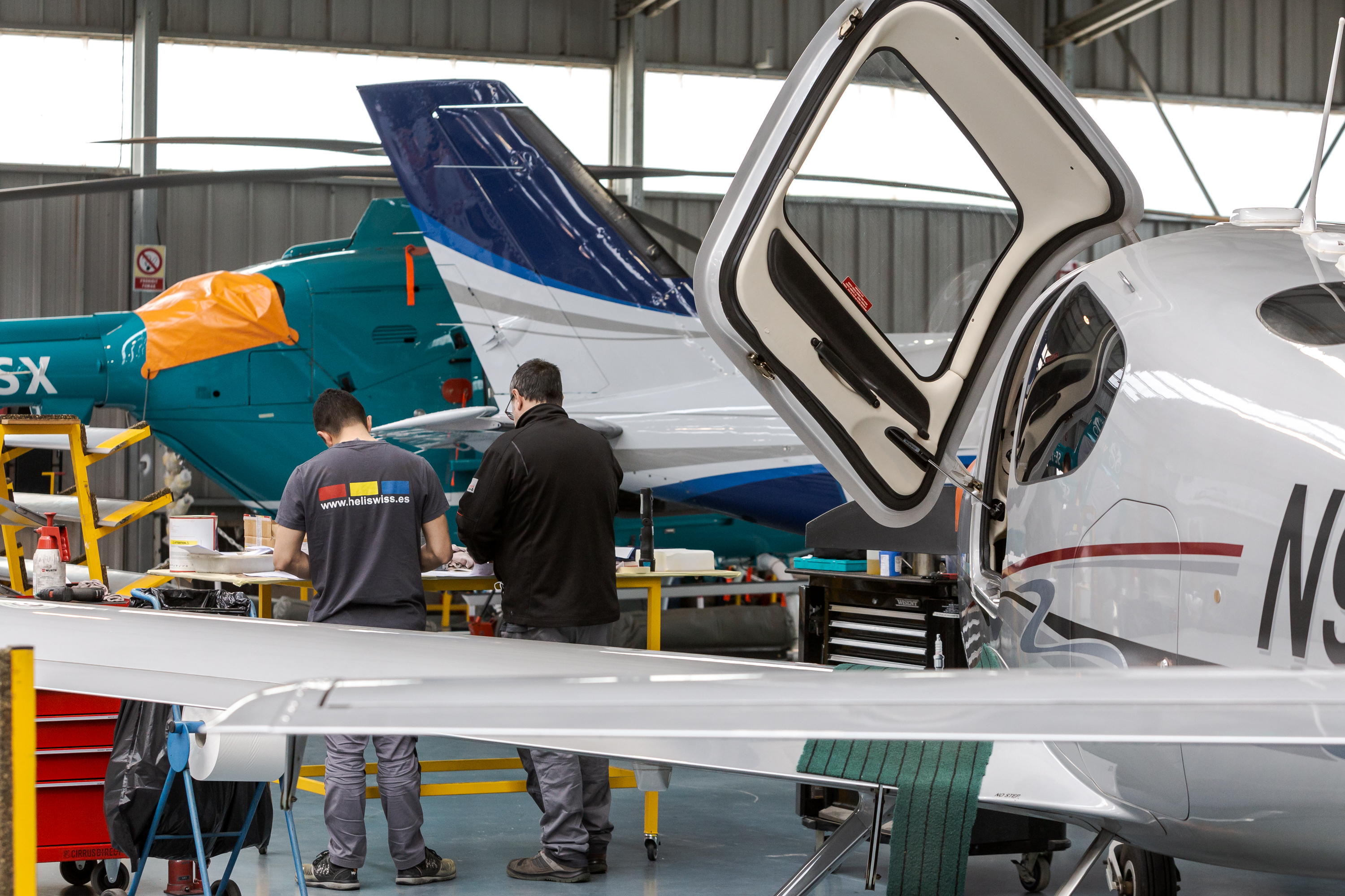Heliswiss adquireix Futurhangars