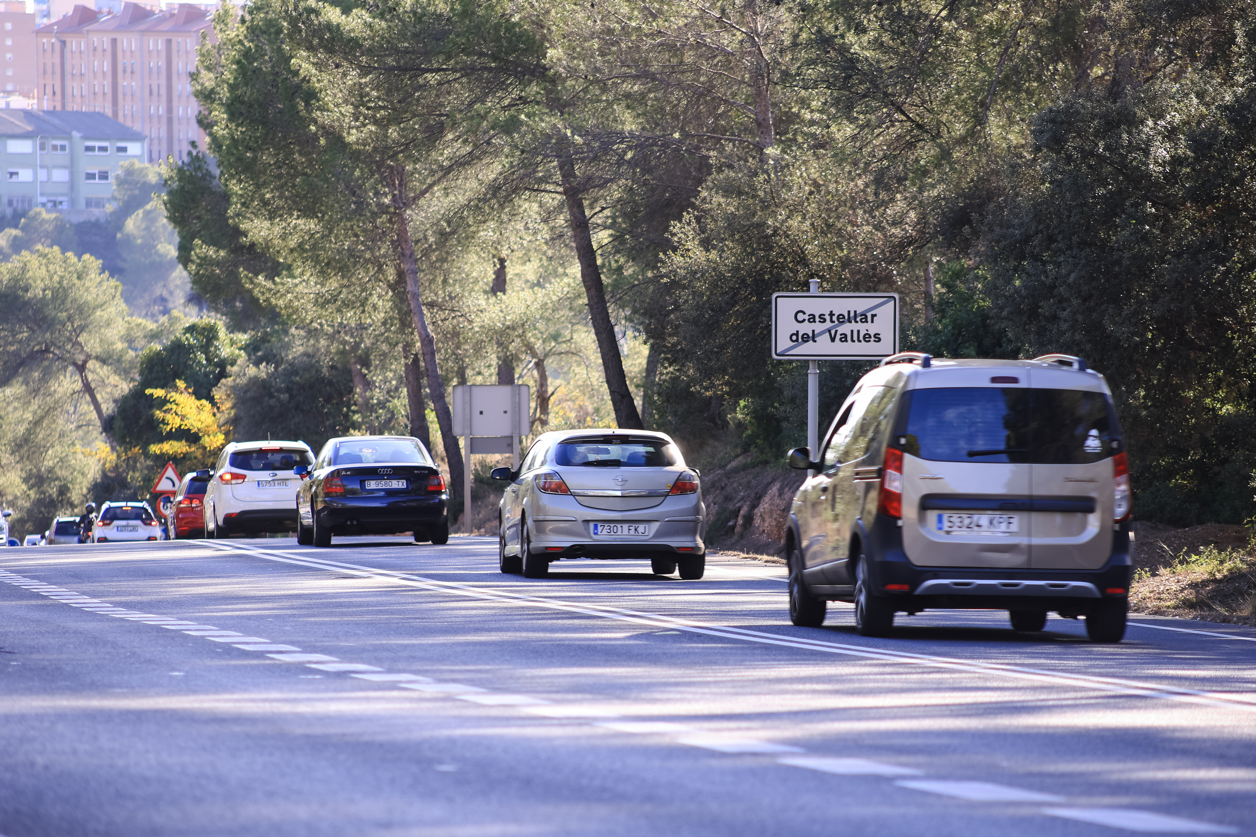 Un accident a la B-124 obliga a tallar el carril de Castellar a Sabadell