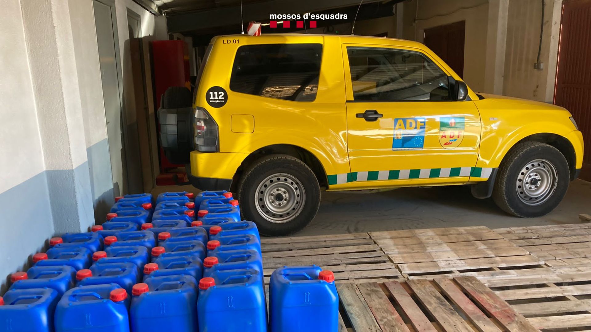 Garrafes de benzina dels Mossos per a l'ADF