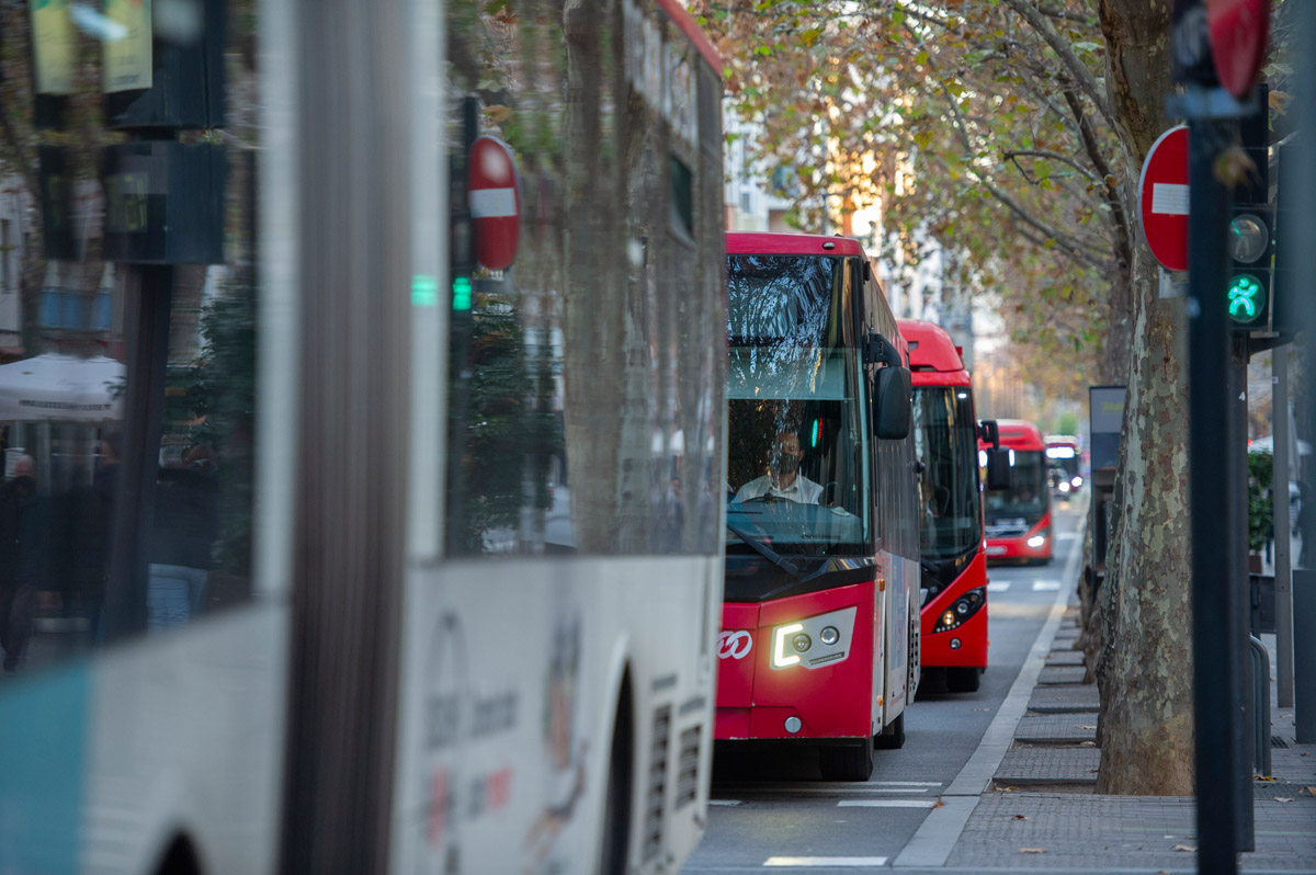 Terrassa rep els ajuts per comprar nous busos