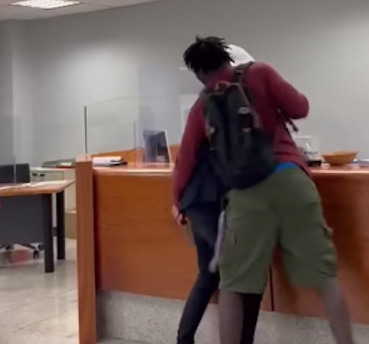 Un jove senegalès evita un atracament en una oficina bancària al Vallès