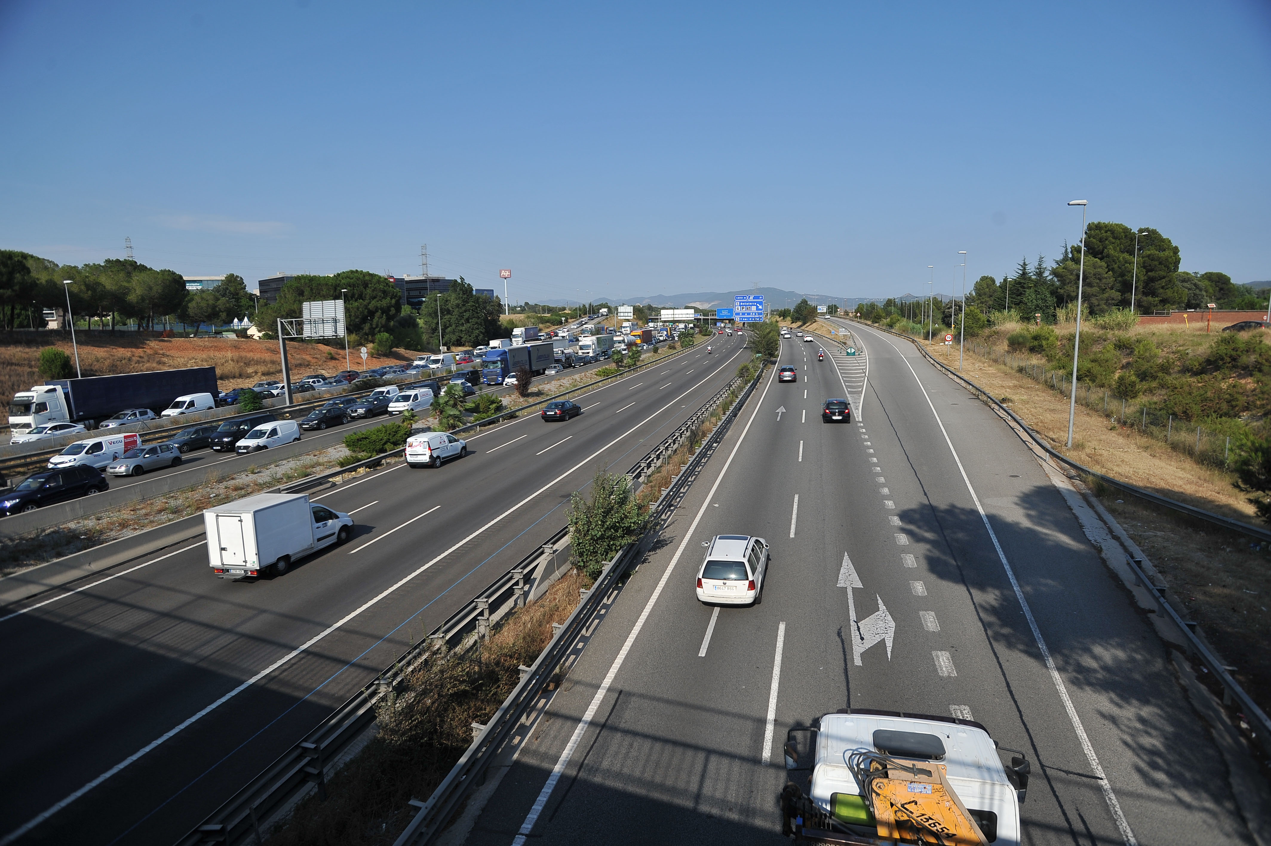Una motorista mor en un accident a l'AP-7 al Vallès