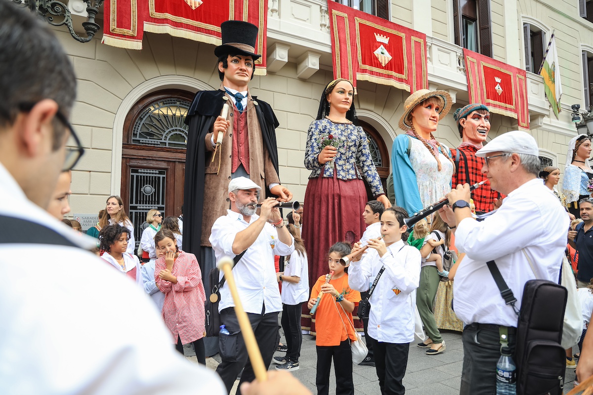 FOTOS | Les colles geganteres surten al carrer a celebrar la Festa Major